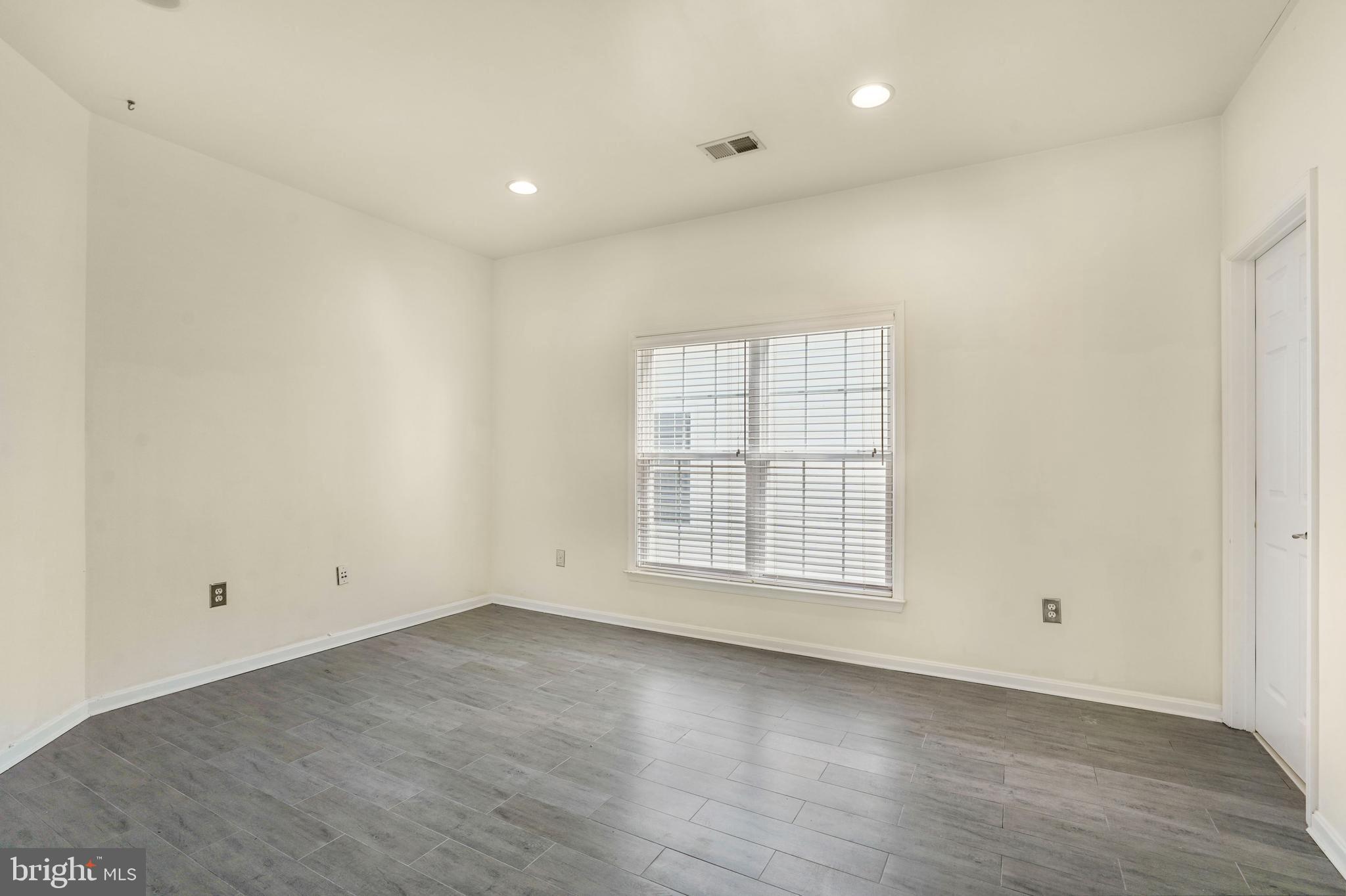 PORT POTOMAC - Residential