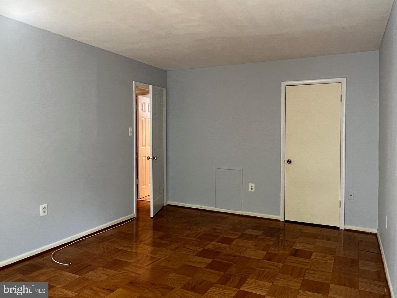 WOODBURN VILLAGE - Residential Lease