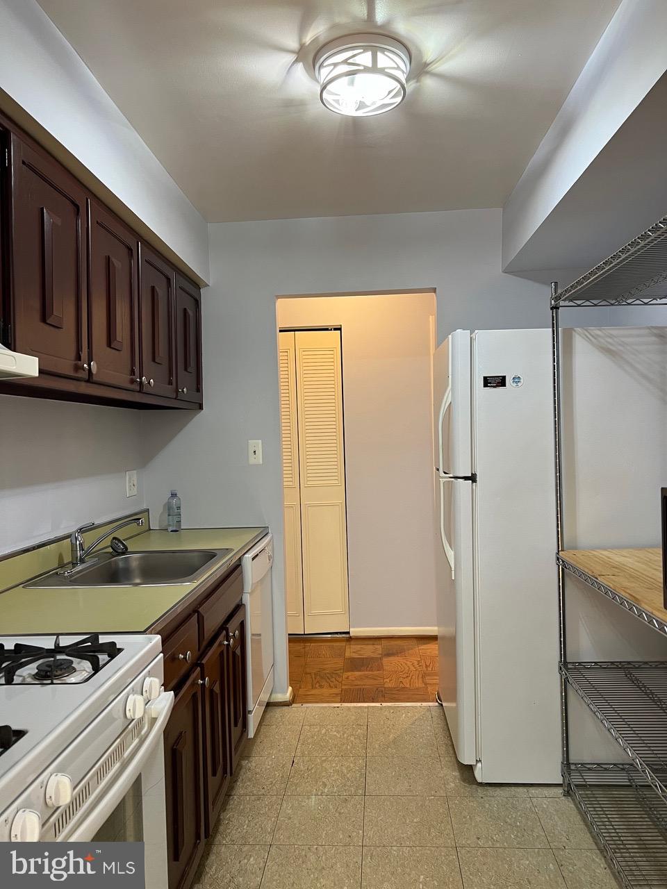 WOODBURN VILLAGE - Residential Lease