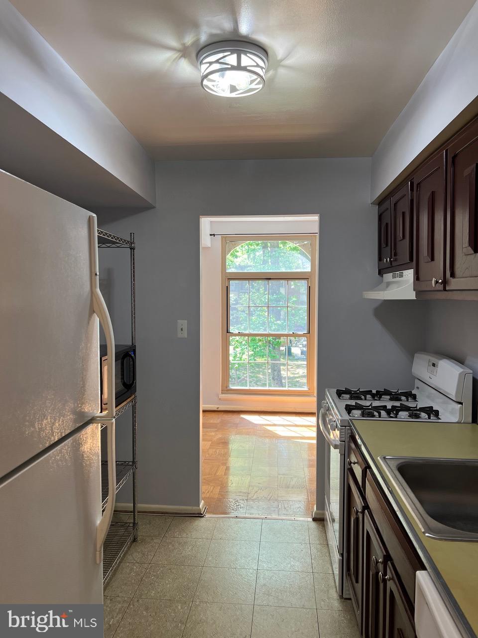 WOODBURN VILLAGE - Residential Lease