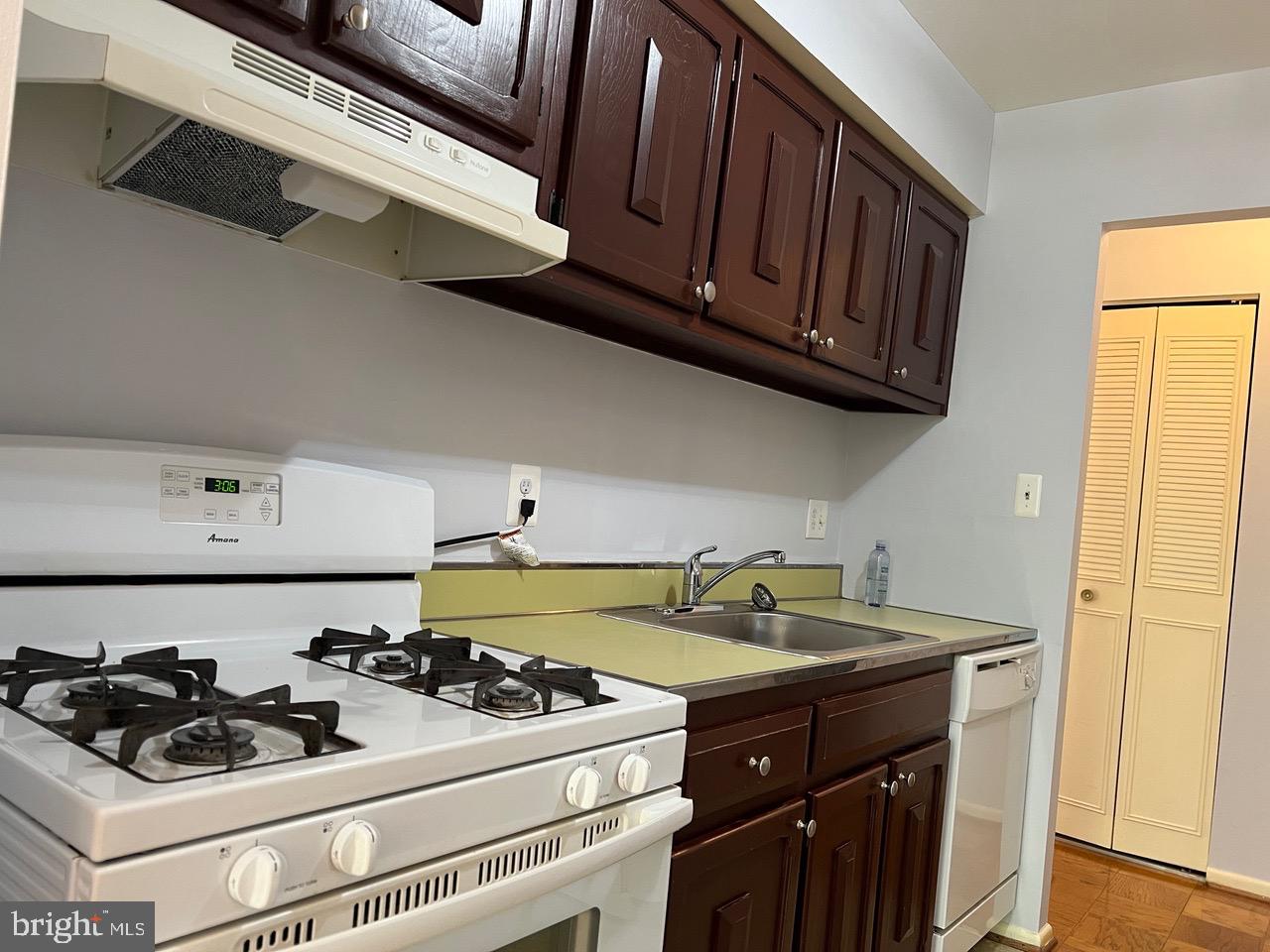 WOODBURN VILLAGE - Residential Lease