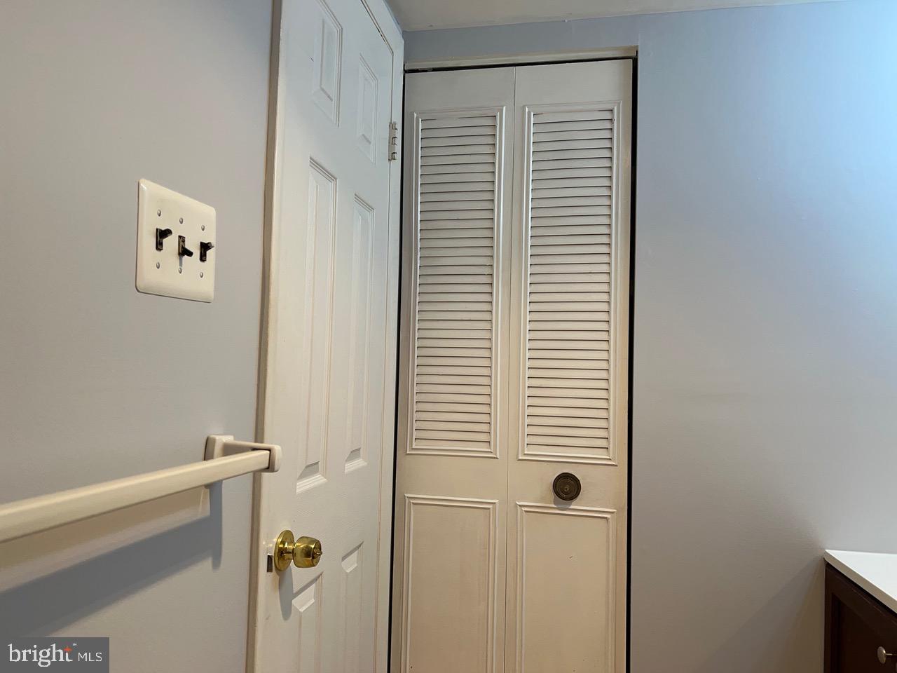 WOODBURN VILLAGE - Residential Lease