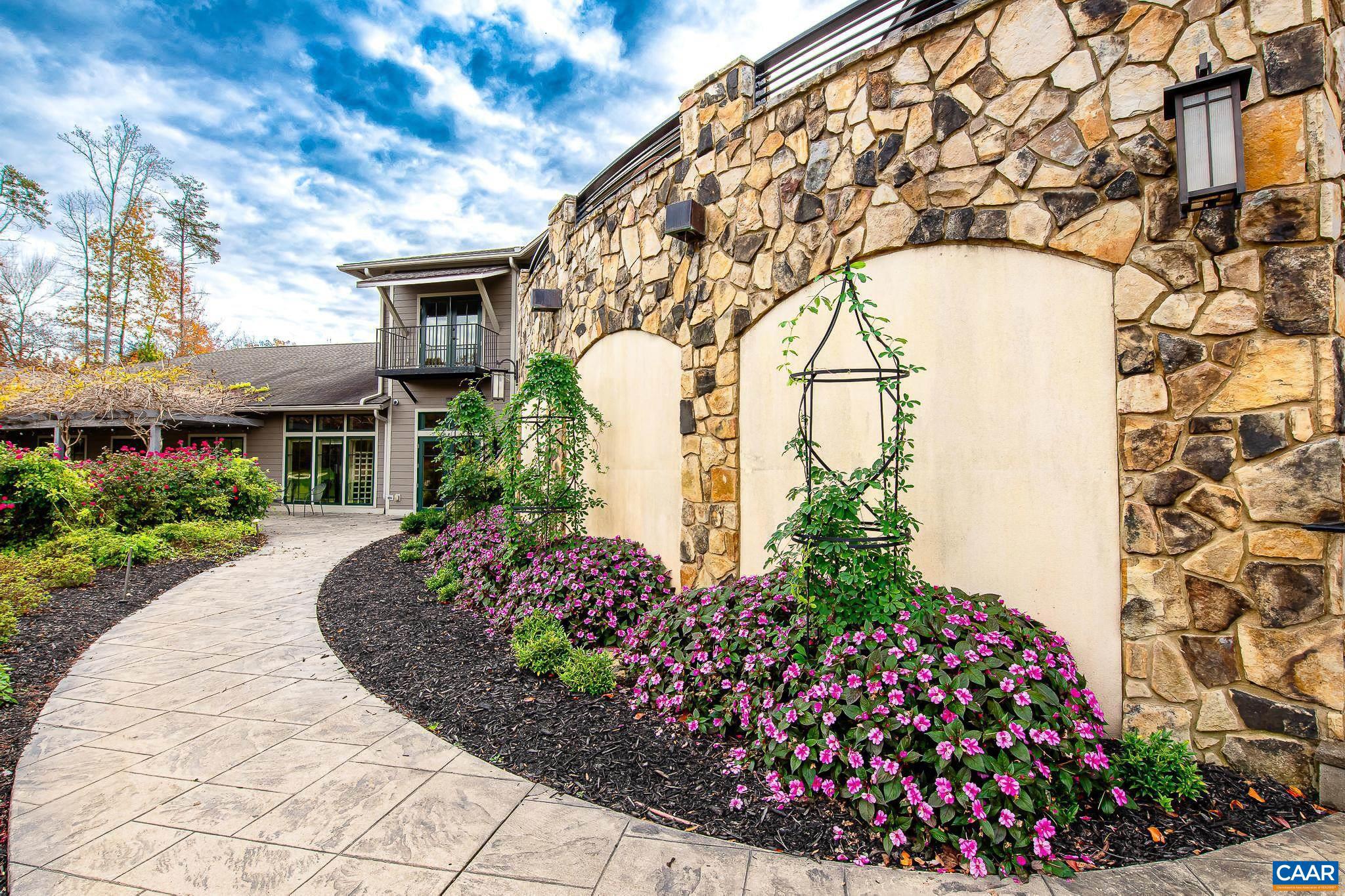 SPRING CREEK - Residential