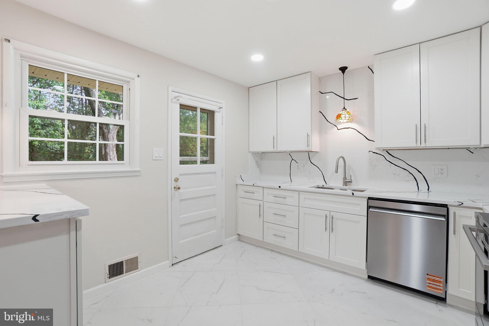 NORTH SPRINGFIELD - Residential