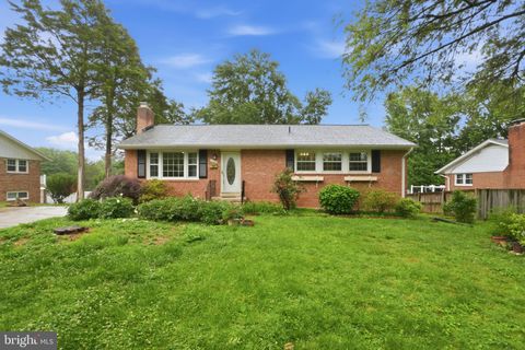 Photo of 5304 Pillow Lane, SPRINGFIELD, VA 22151 (MLS # VAFX2310590)