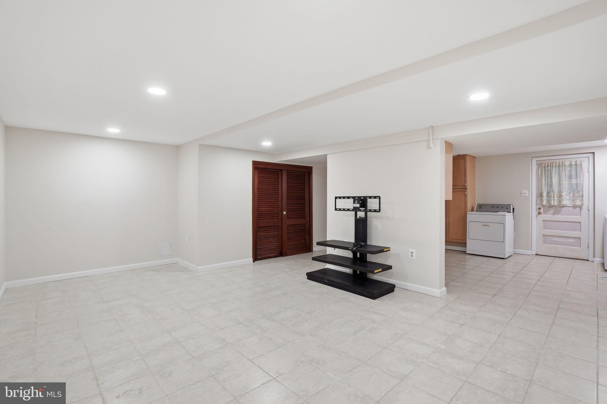 NORTH SPRINGFIELD - Residential