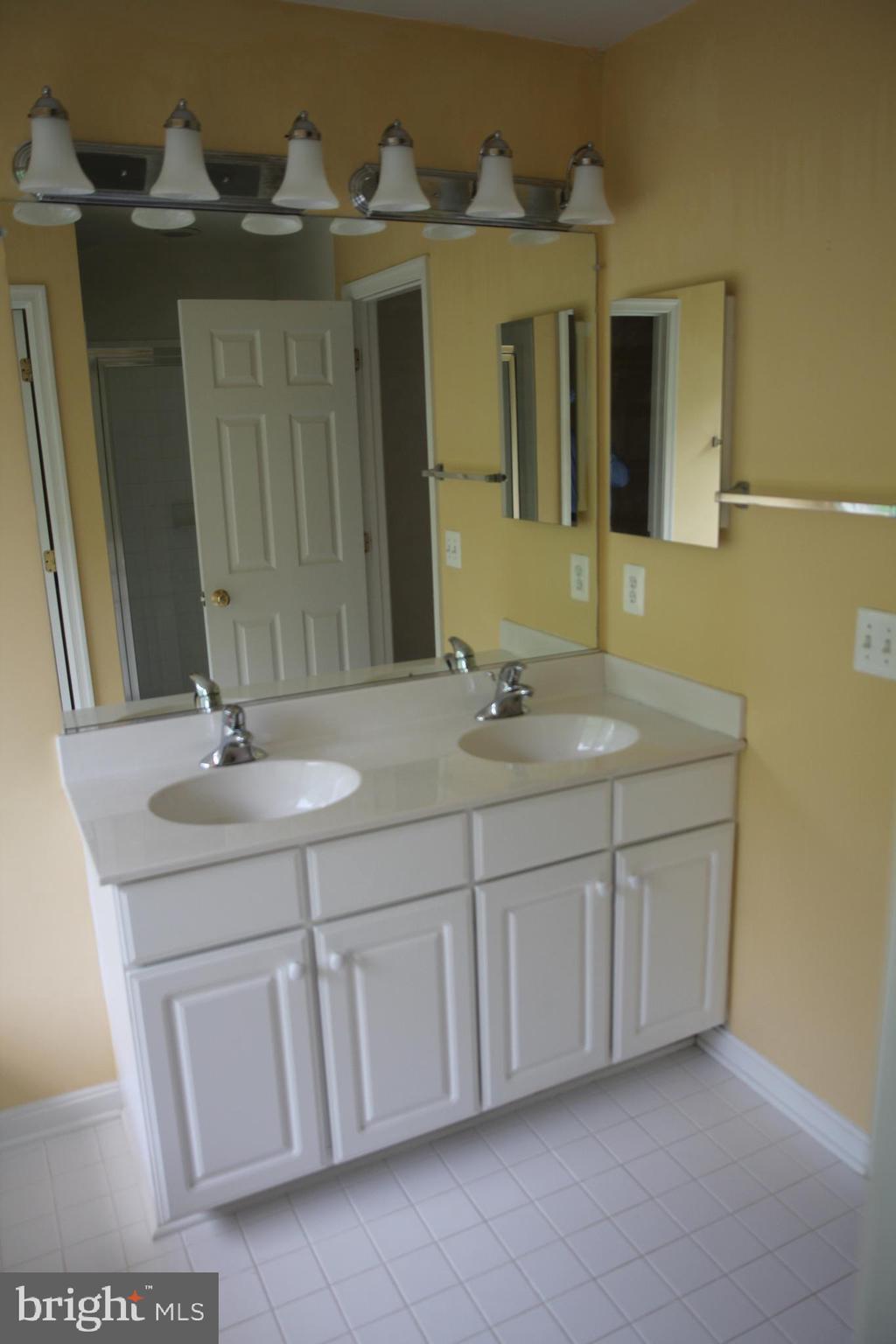 FAIRCHESTER - Residential Lease