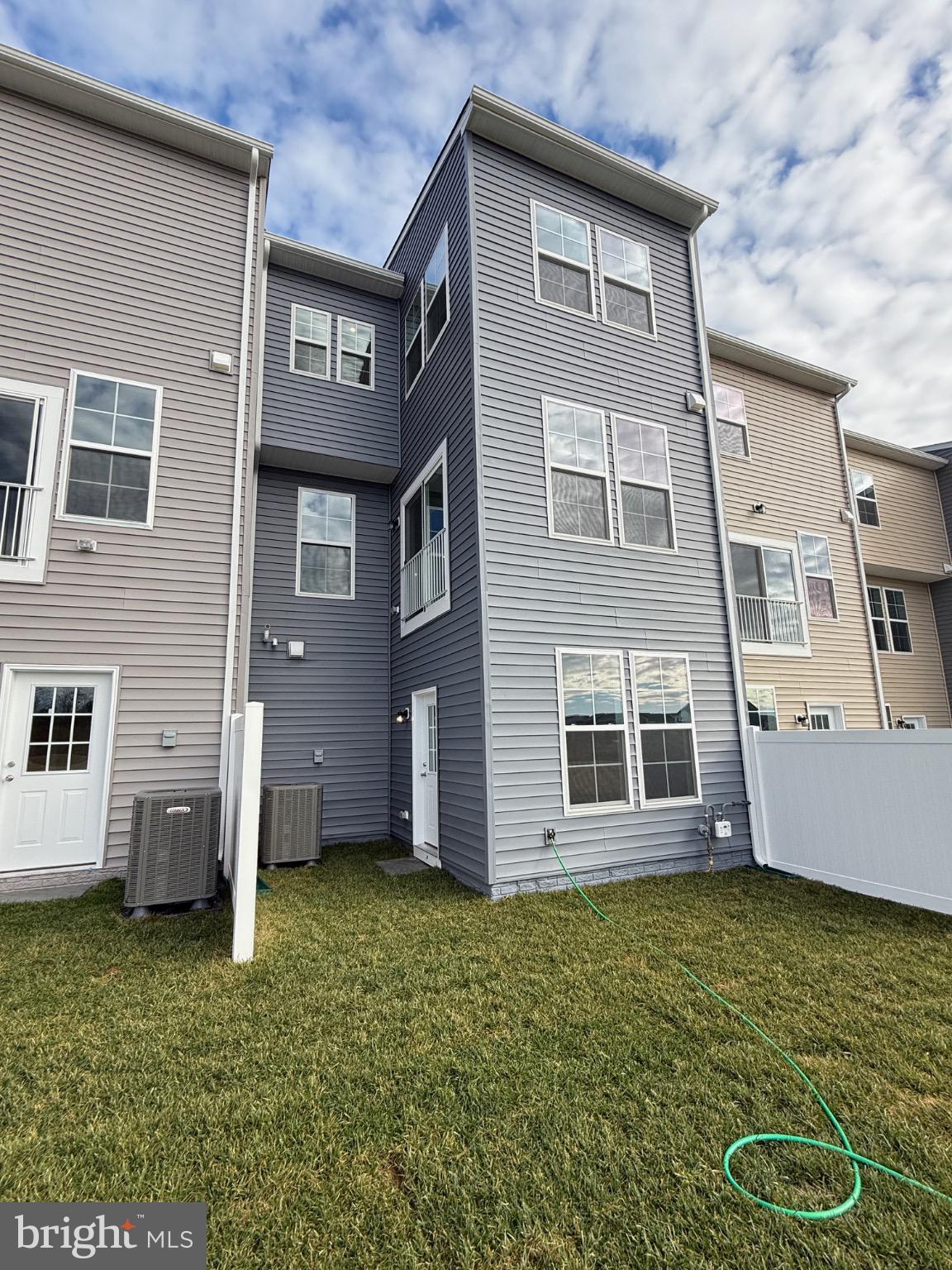 HUNTFIELD - Residential Lease