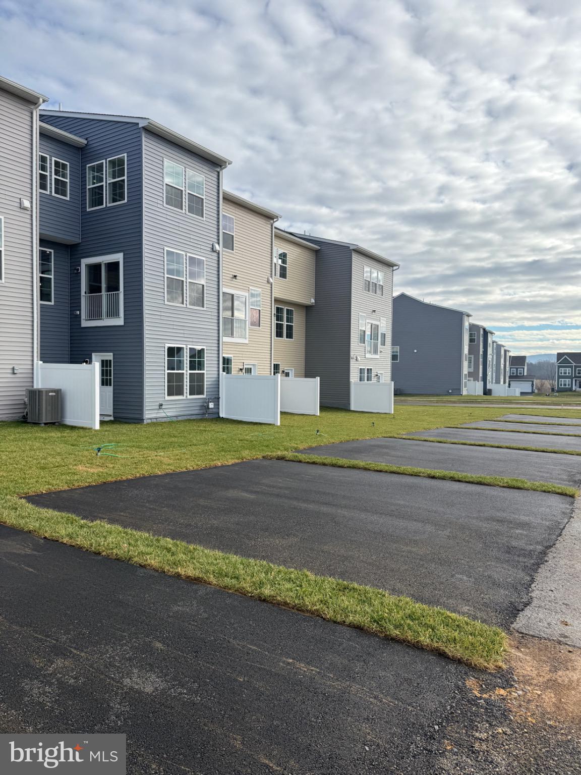 HUNTFIELD - Residential Lease