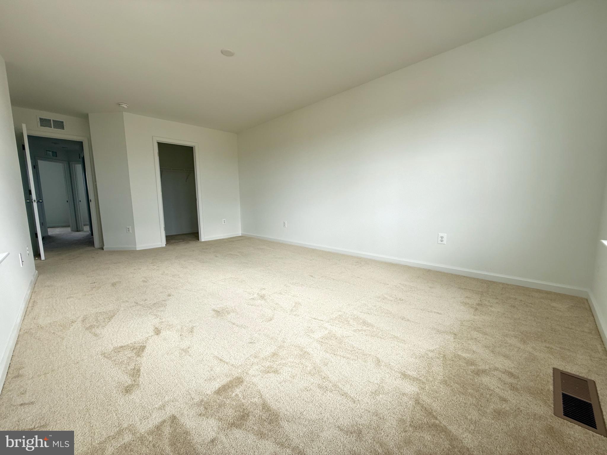 HUNTFIELD - Residential Lease