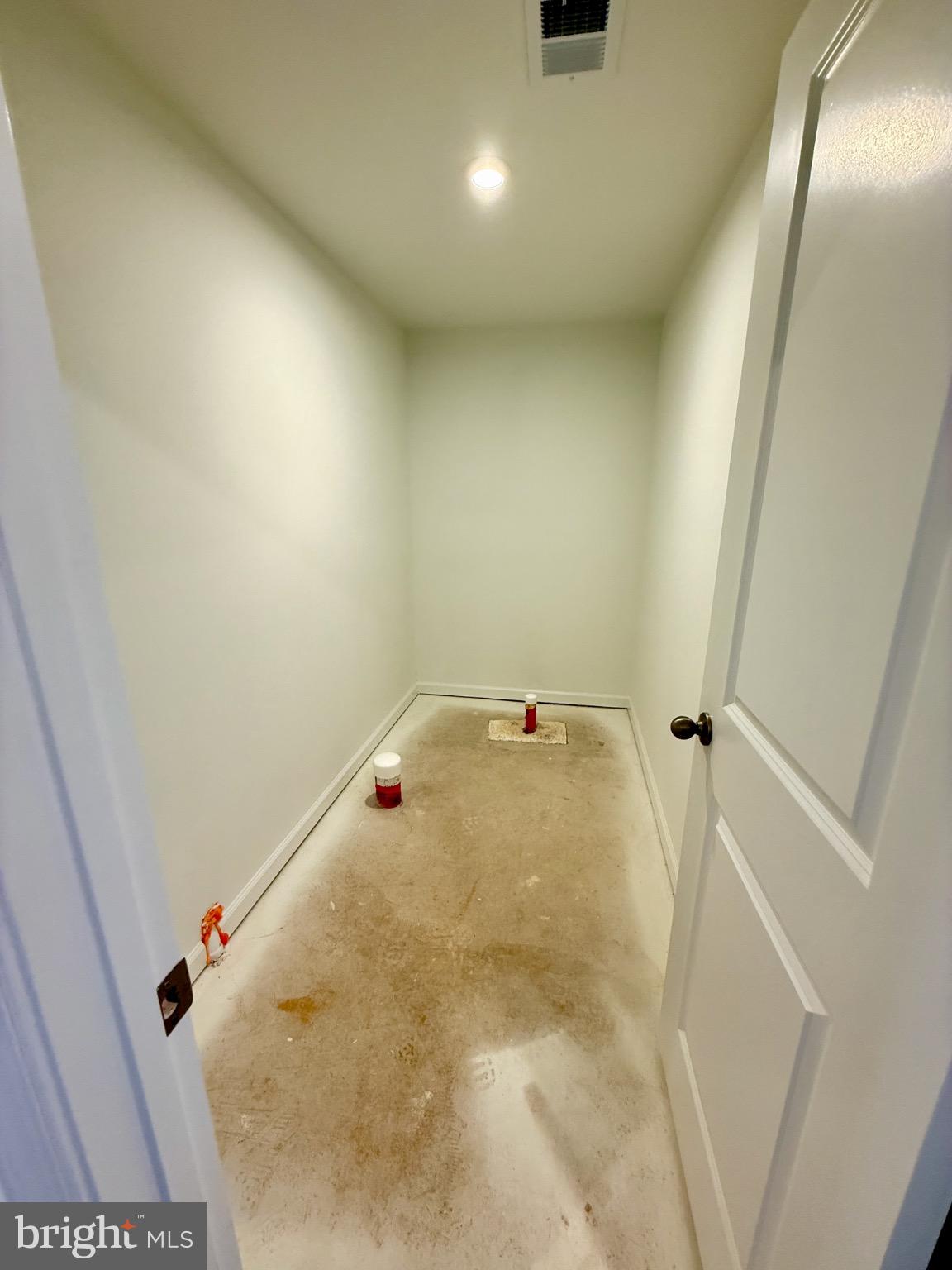 HUNTFIELD - Residential Lease