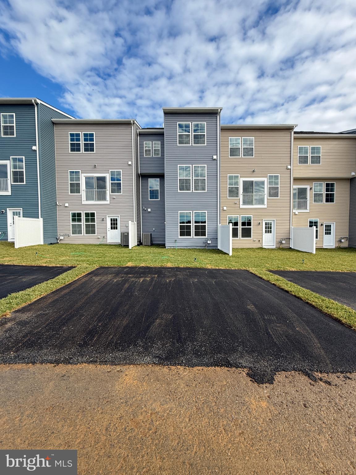 HUNTFIELD - Residential Lease