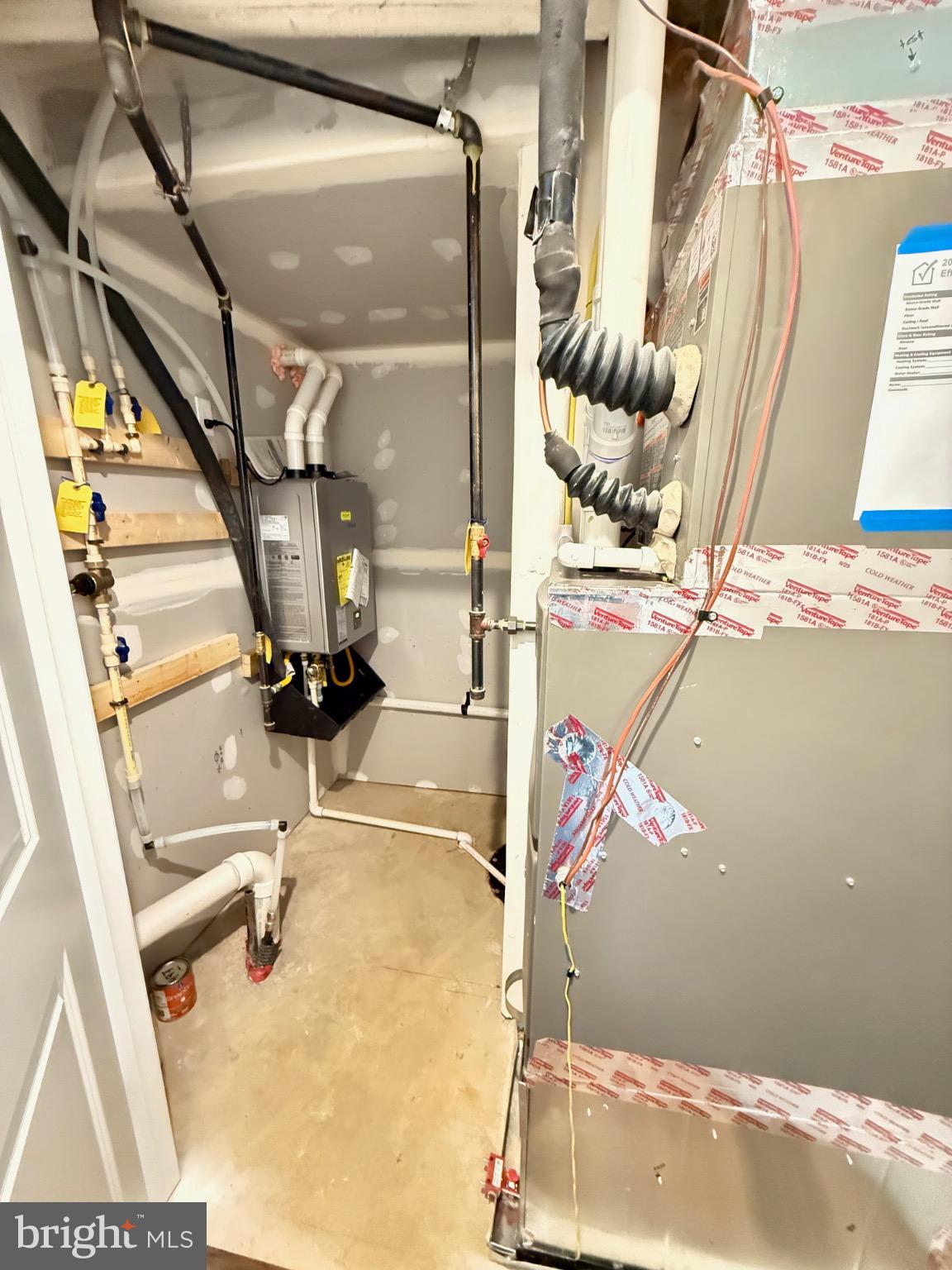 HUNTFIELD - Residential Lease