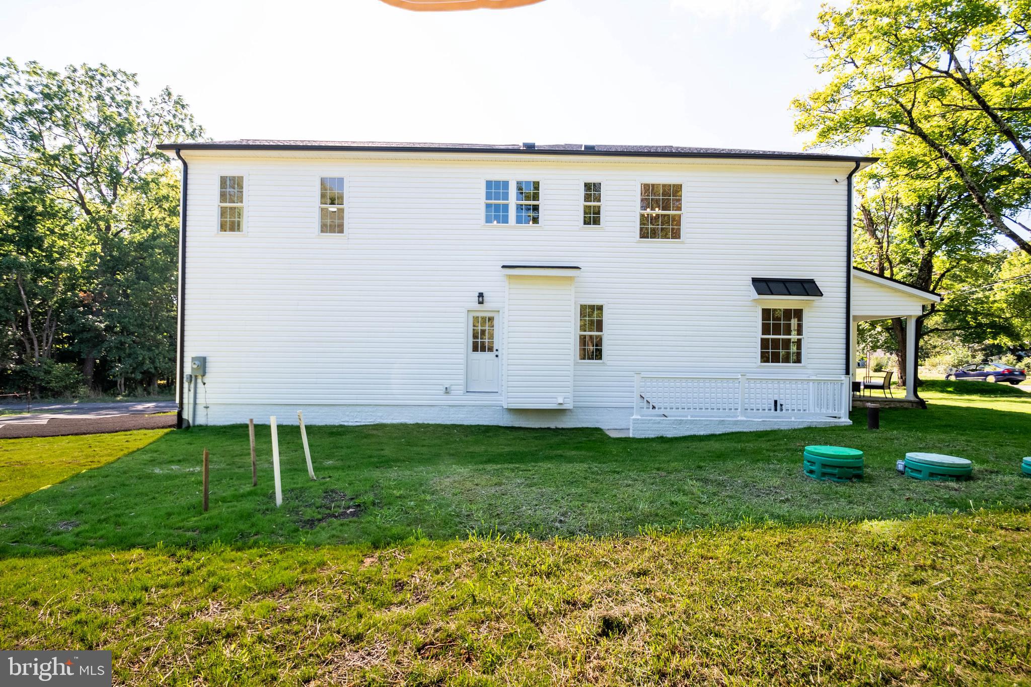 BETWEEN HILLS - Residential