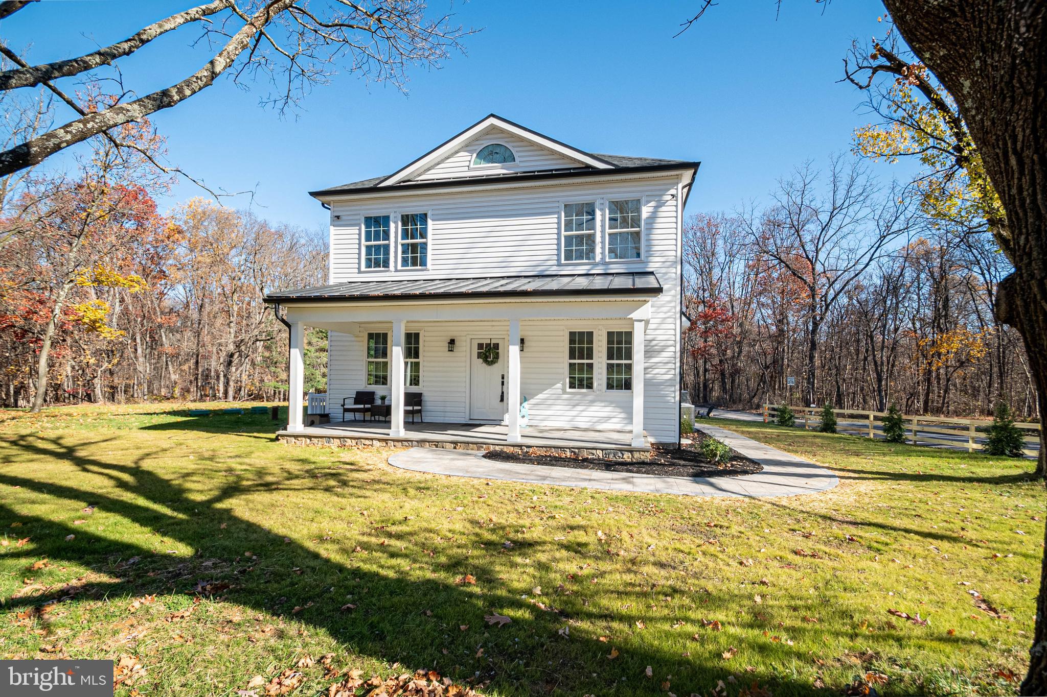 BETWEEN HILLS - Residential