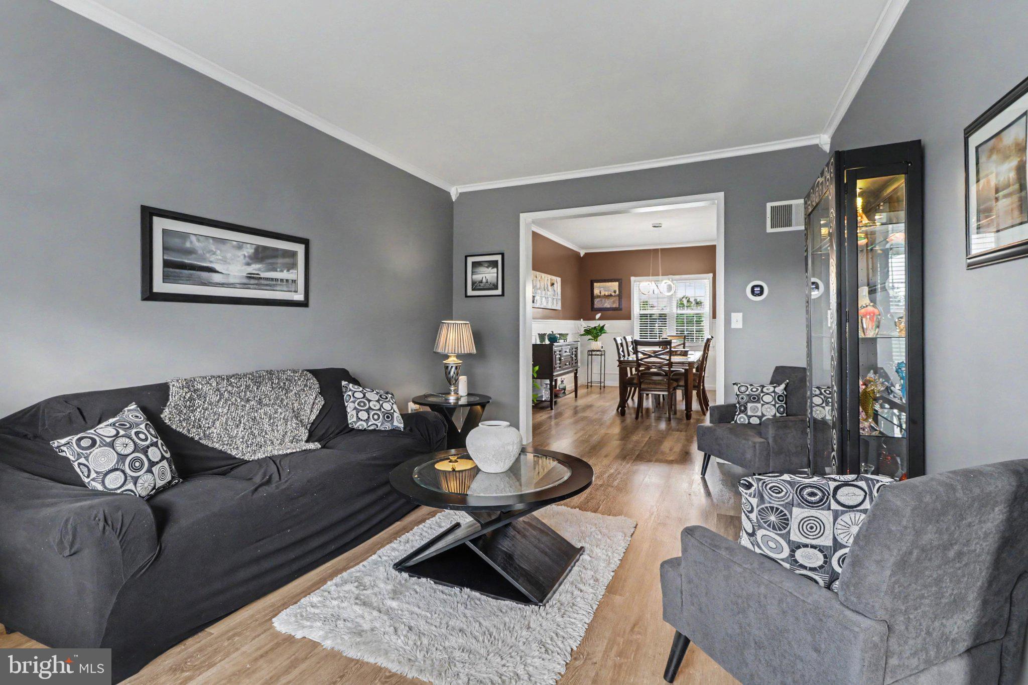 1215 AYLESBURY LANE