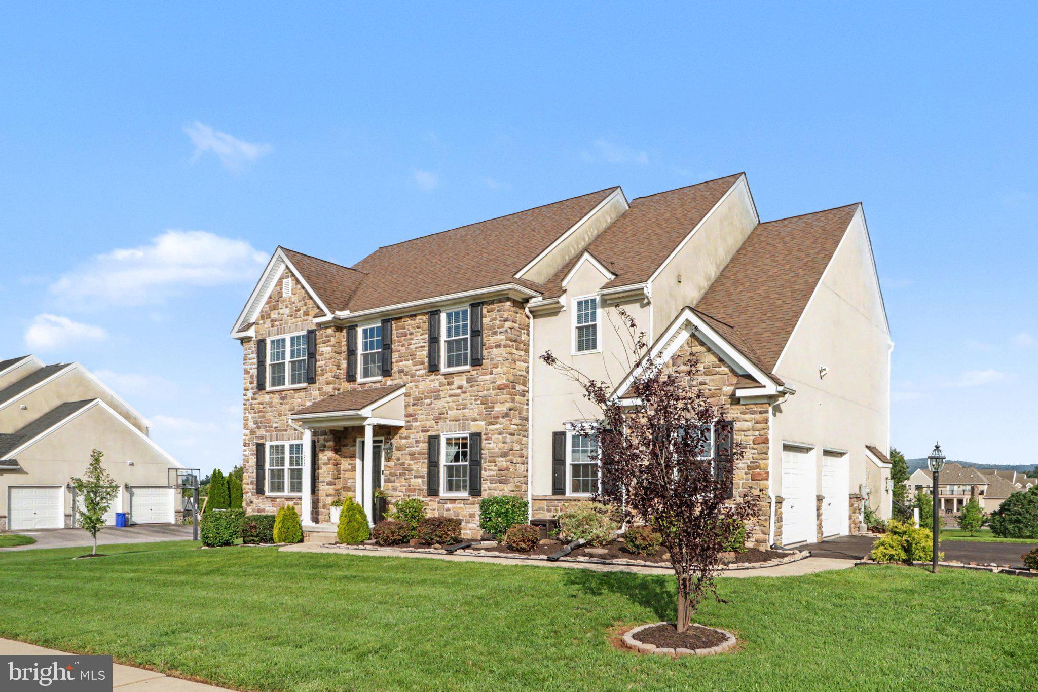 1215 AYLESBURY LANE