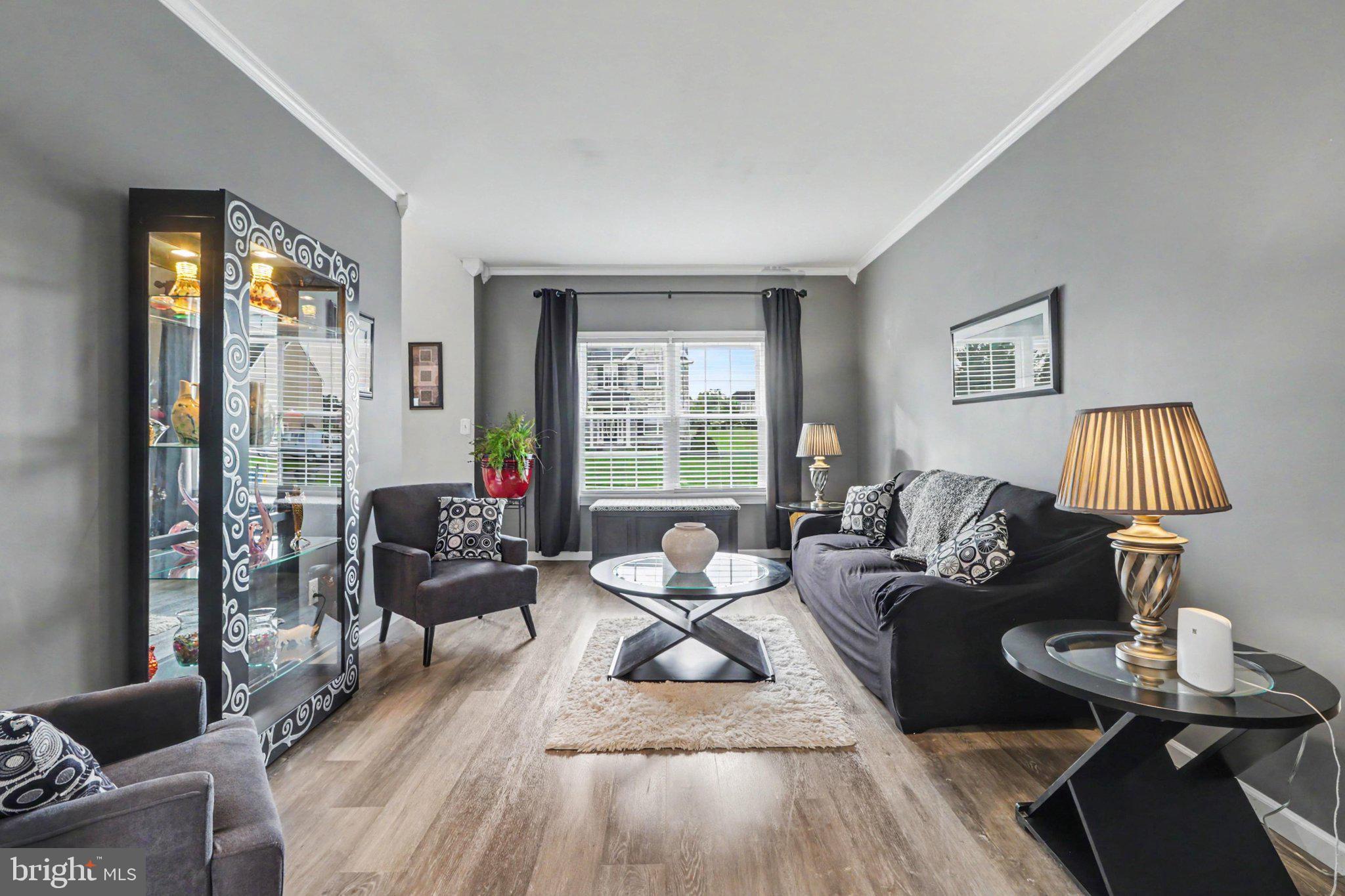 1215 AYLESBURY LANE