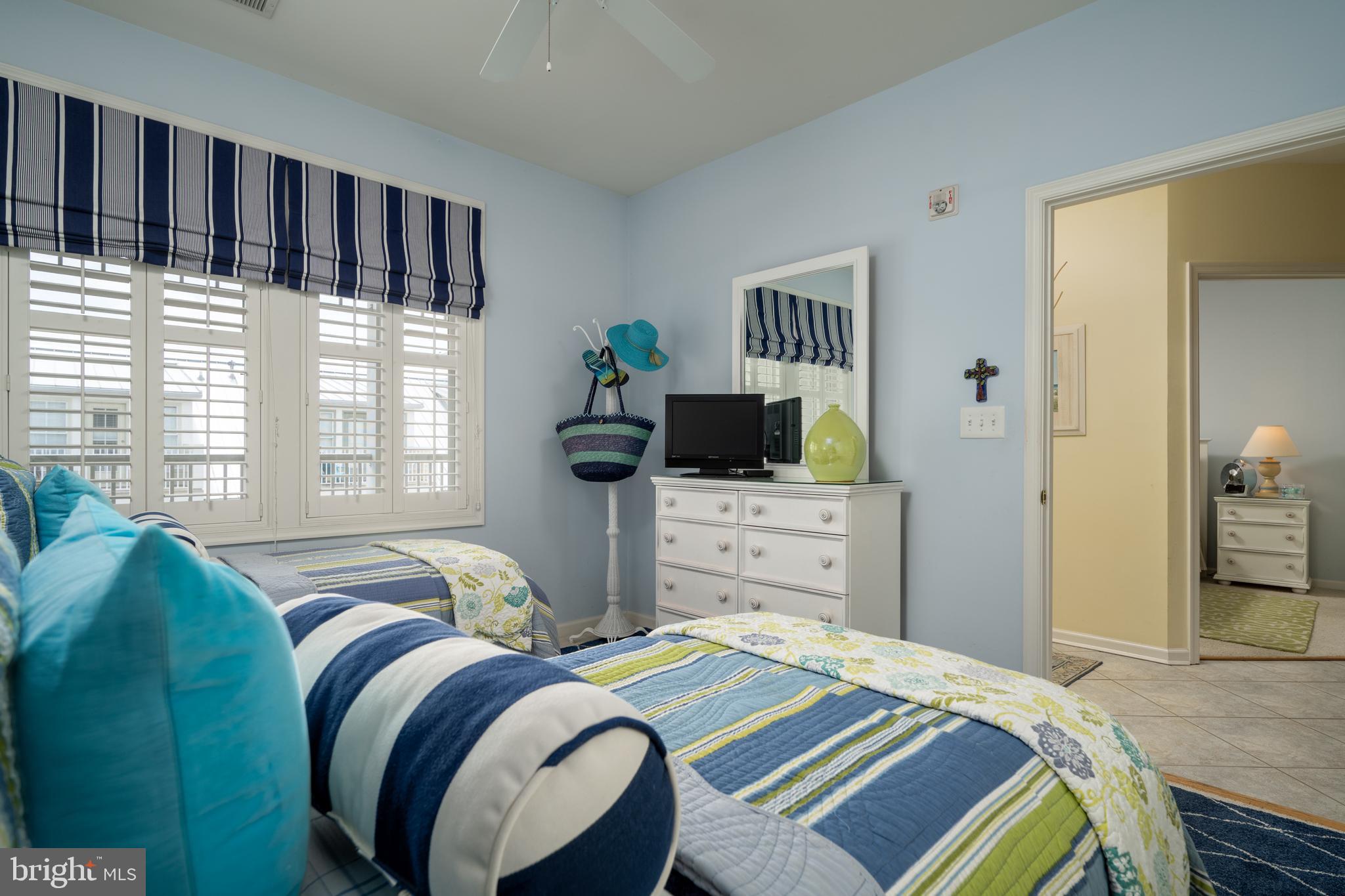 SUNSET ISLAND - Residential