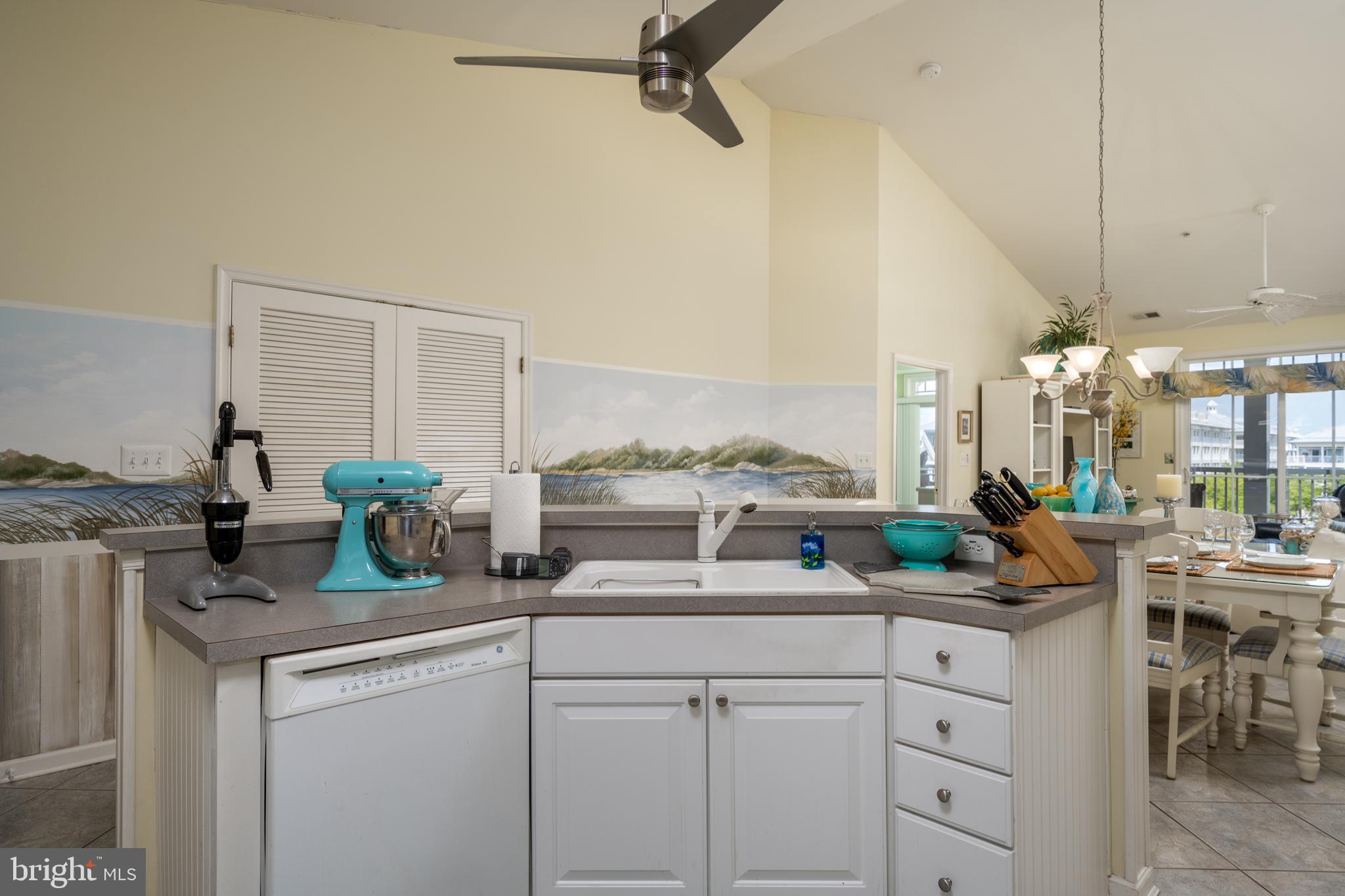 SUNSET ISLAND - Residential