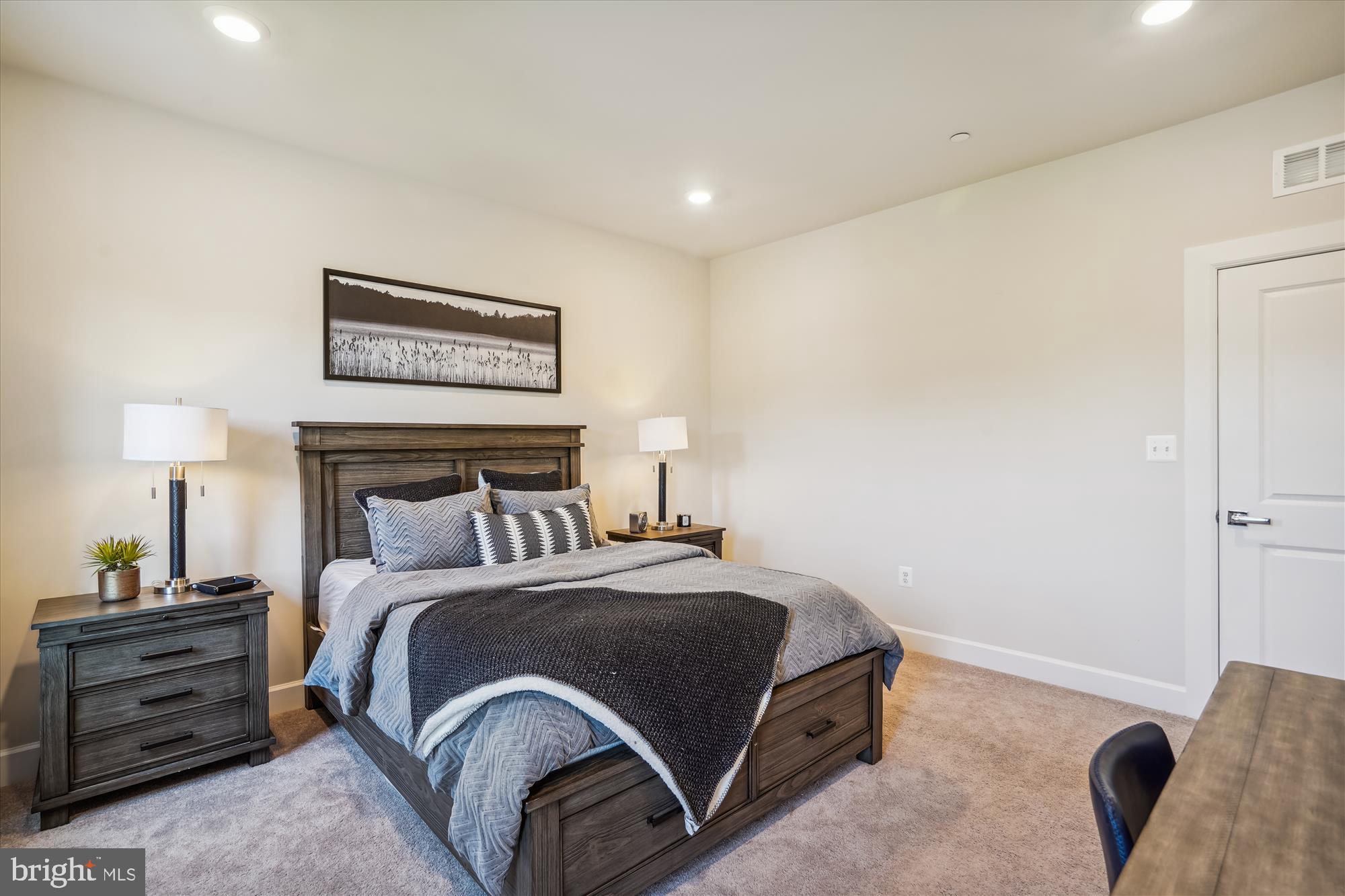 OAK CREEK CLUB - Residential Lease