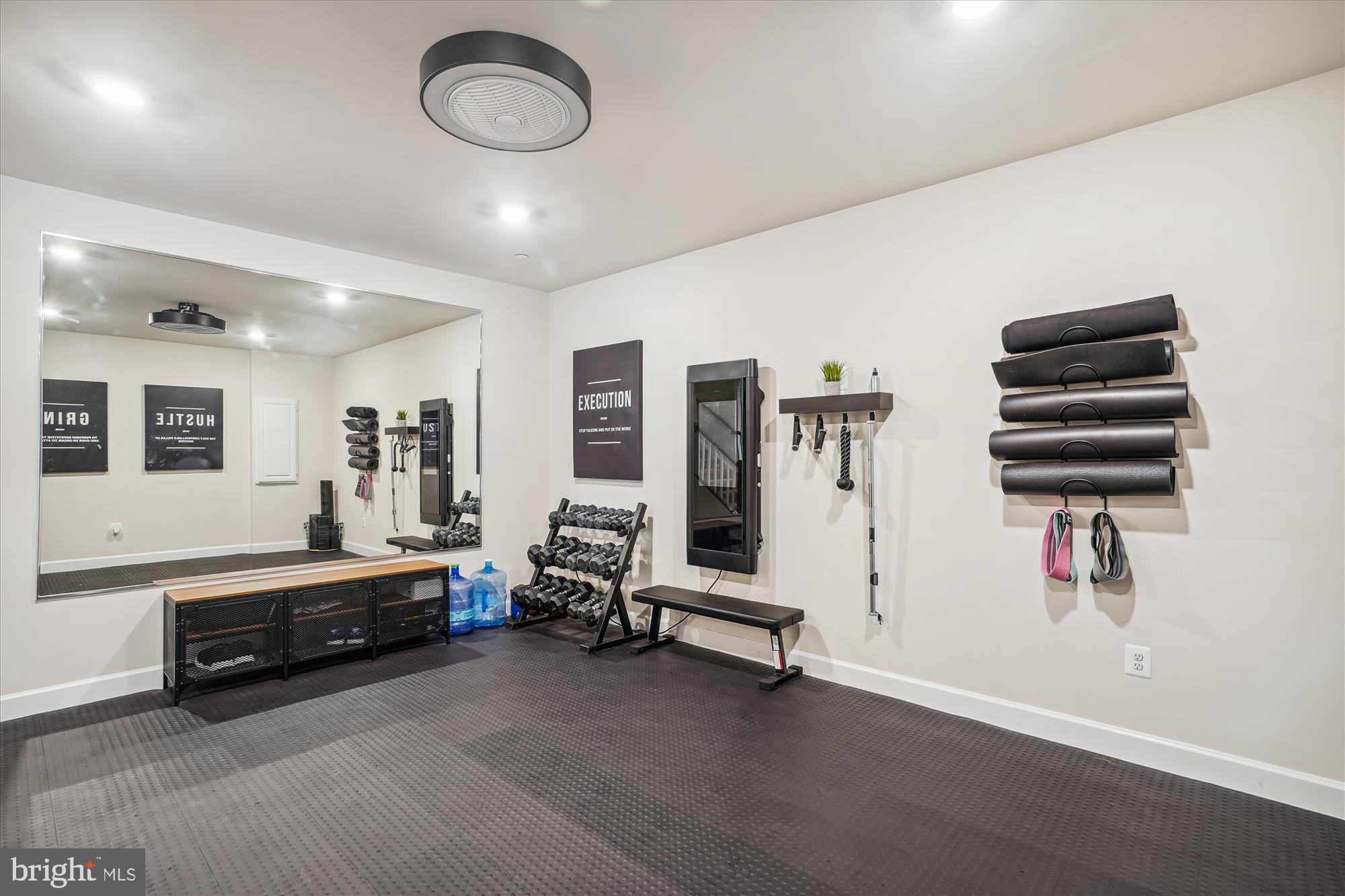 OAK CREEK CLUB - Residential Lease