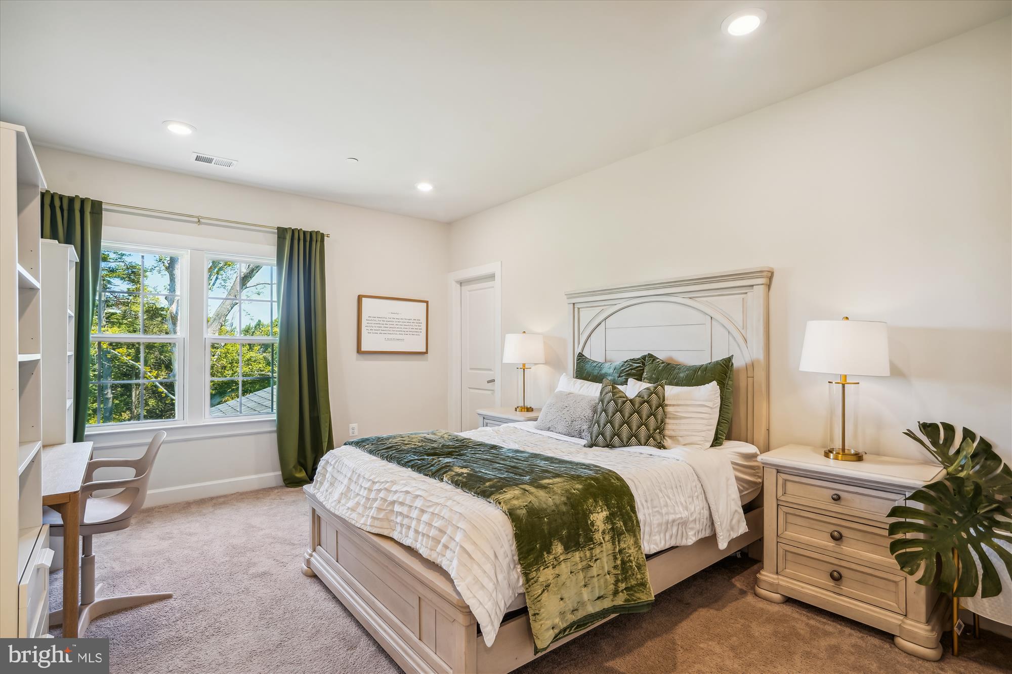 OAK CREEK CLUB - Residential Lease