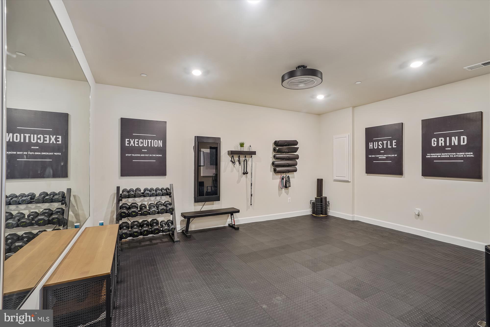 OAK CREEK CLUB - Residential Lease