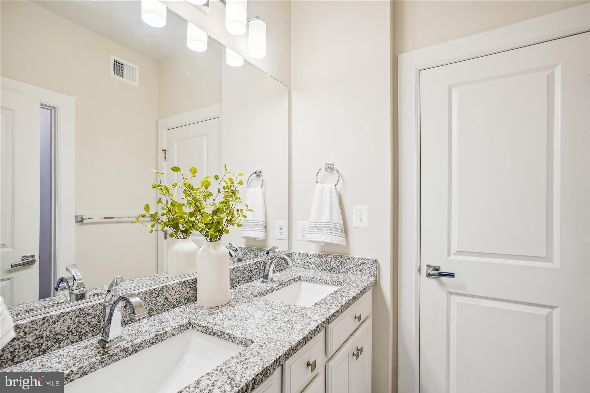 OAK CREEK CLUB - Residential Lease