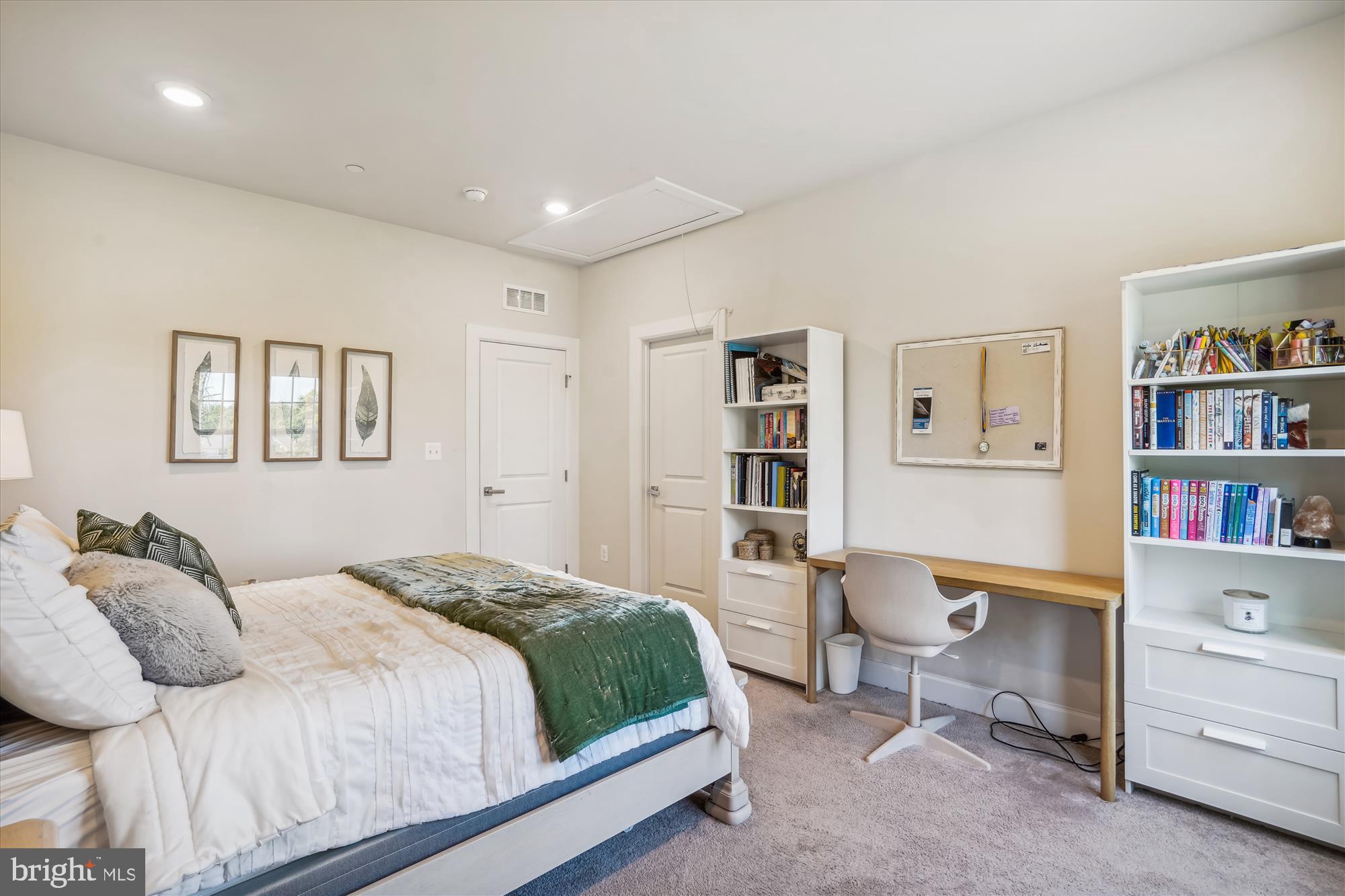 OAK CREEK CLUB - Residential Lease