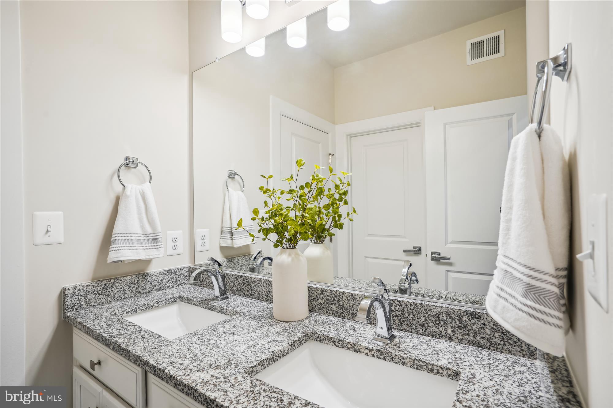 OAK CREEK CLUB - Residential Lease