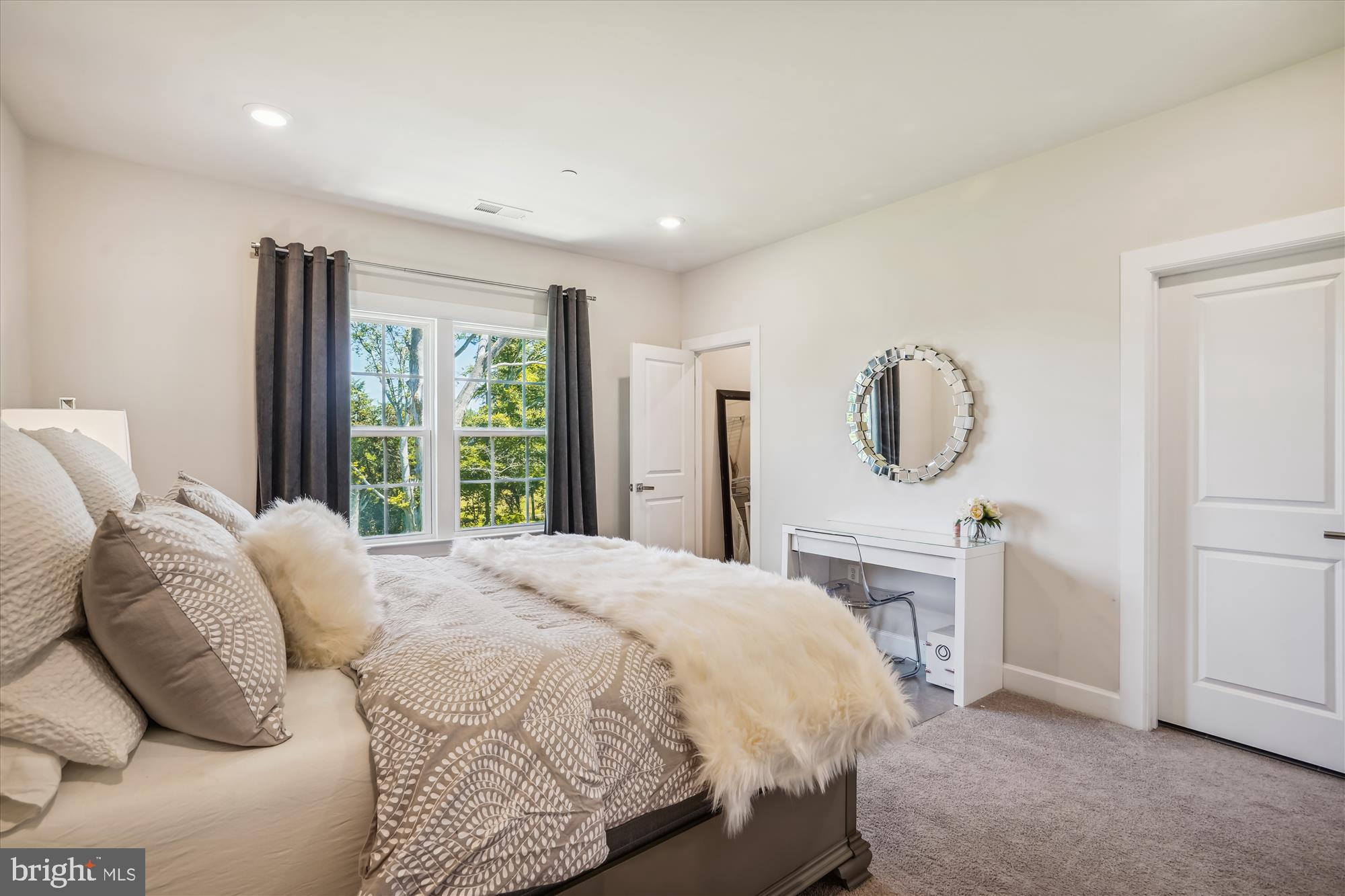 OAK CREEK CLUB - Residential Lease