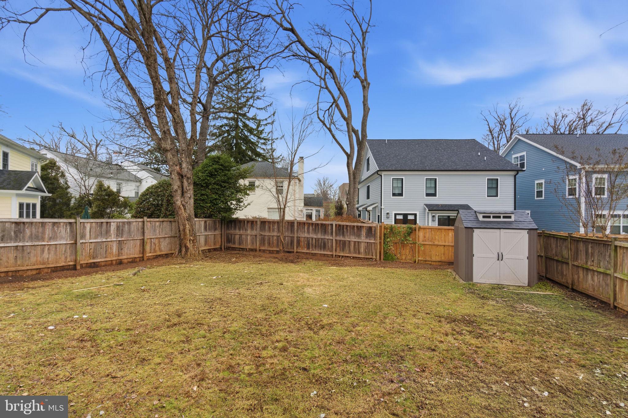 GREENWICH FOREST - Residential