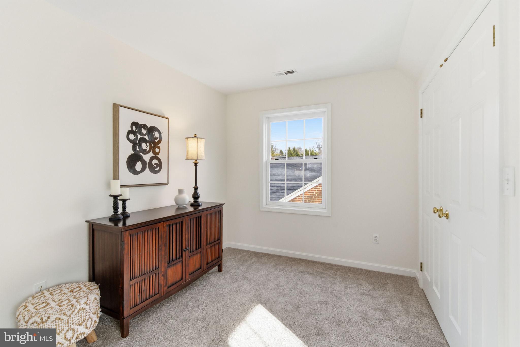 GREENWICH FOREST - Residential