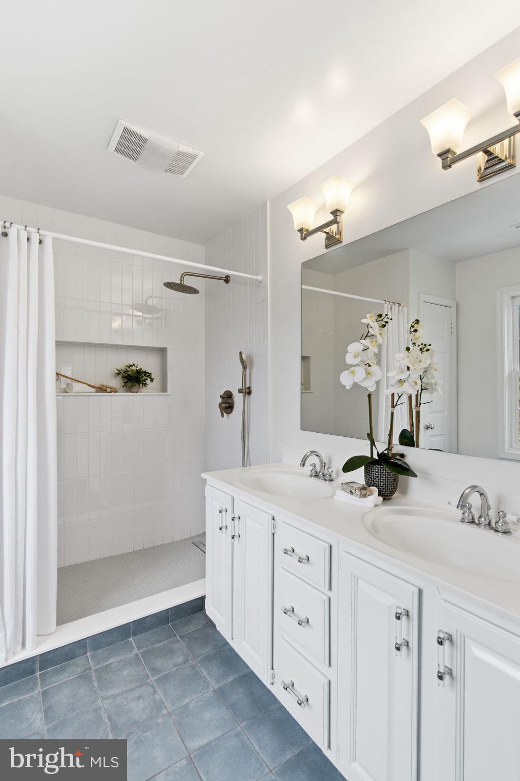 GREENWICH FOREST - Residential