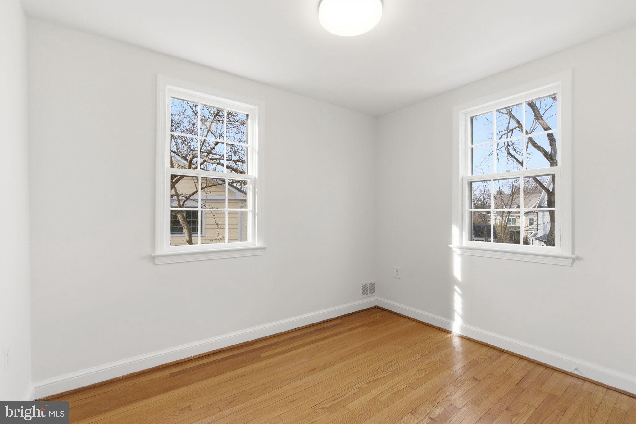 GREENWICH FOREST - Residential