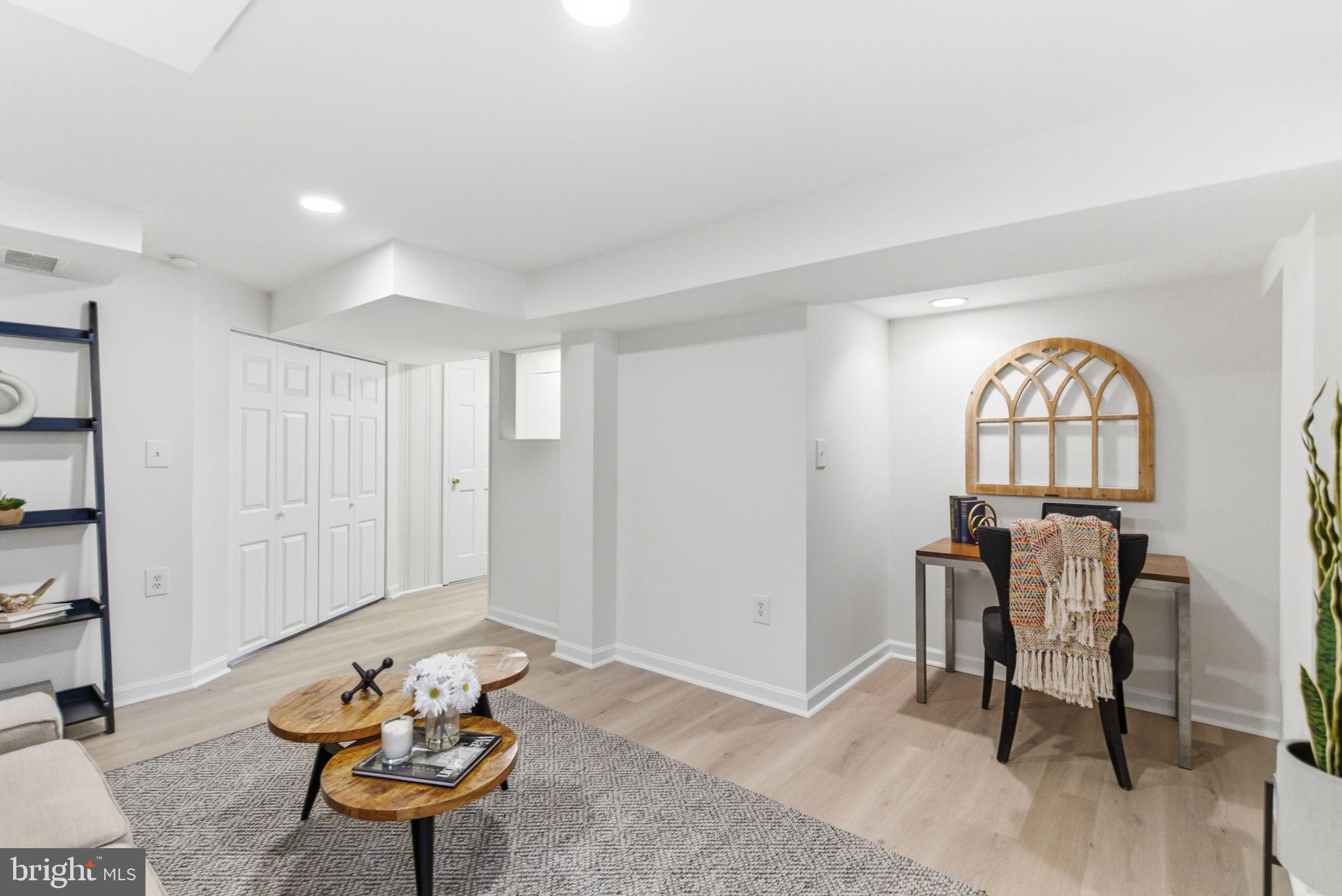 GREENWICH FOREST - Residential