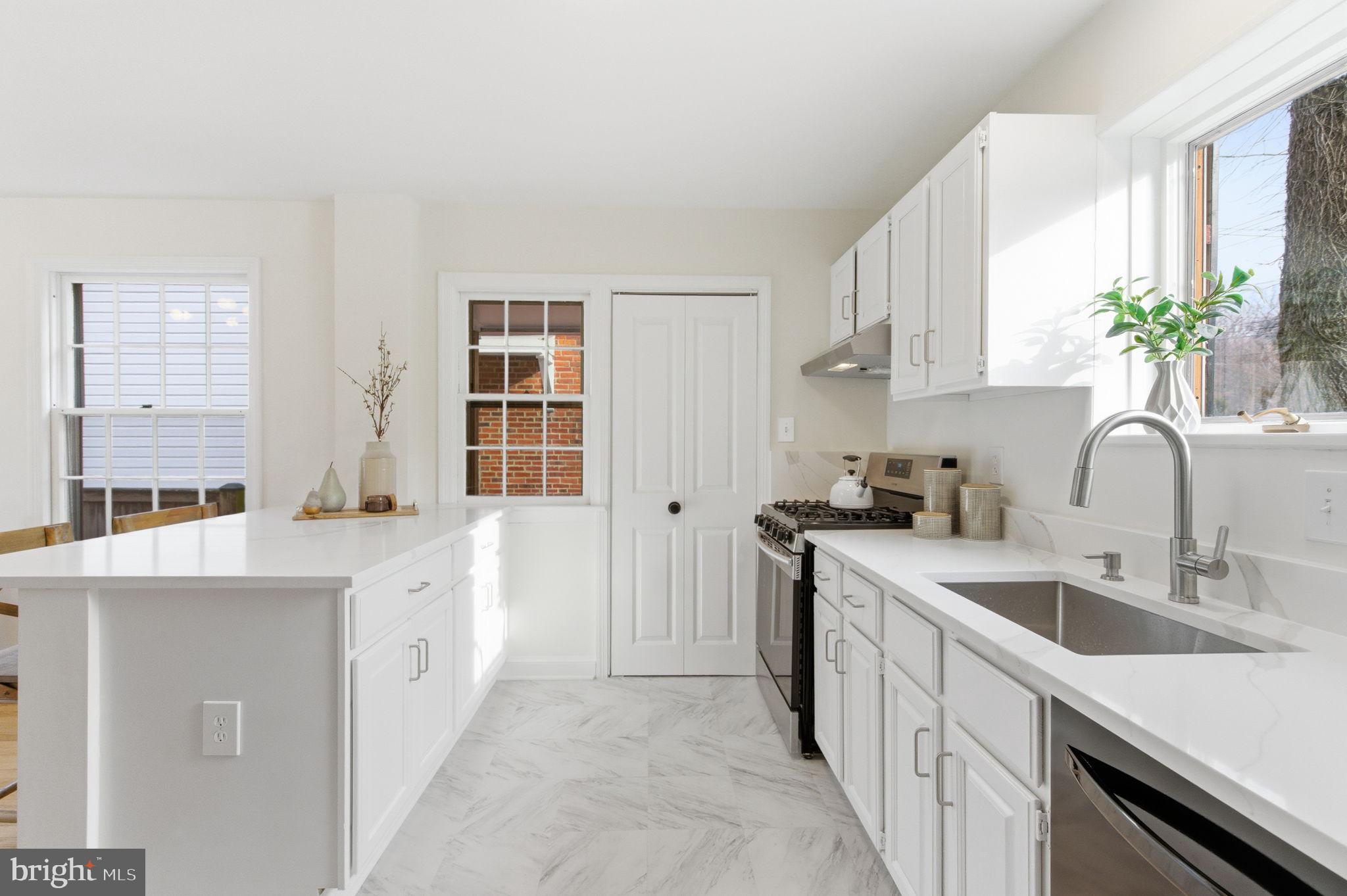 GREENWICH FOREST - Residential