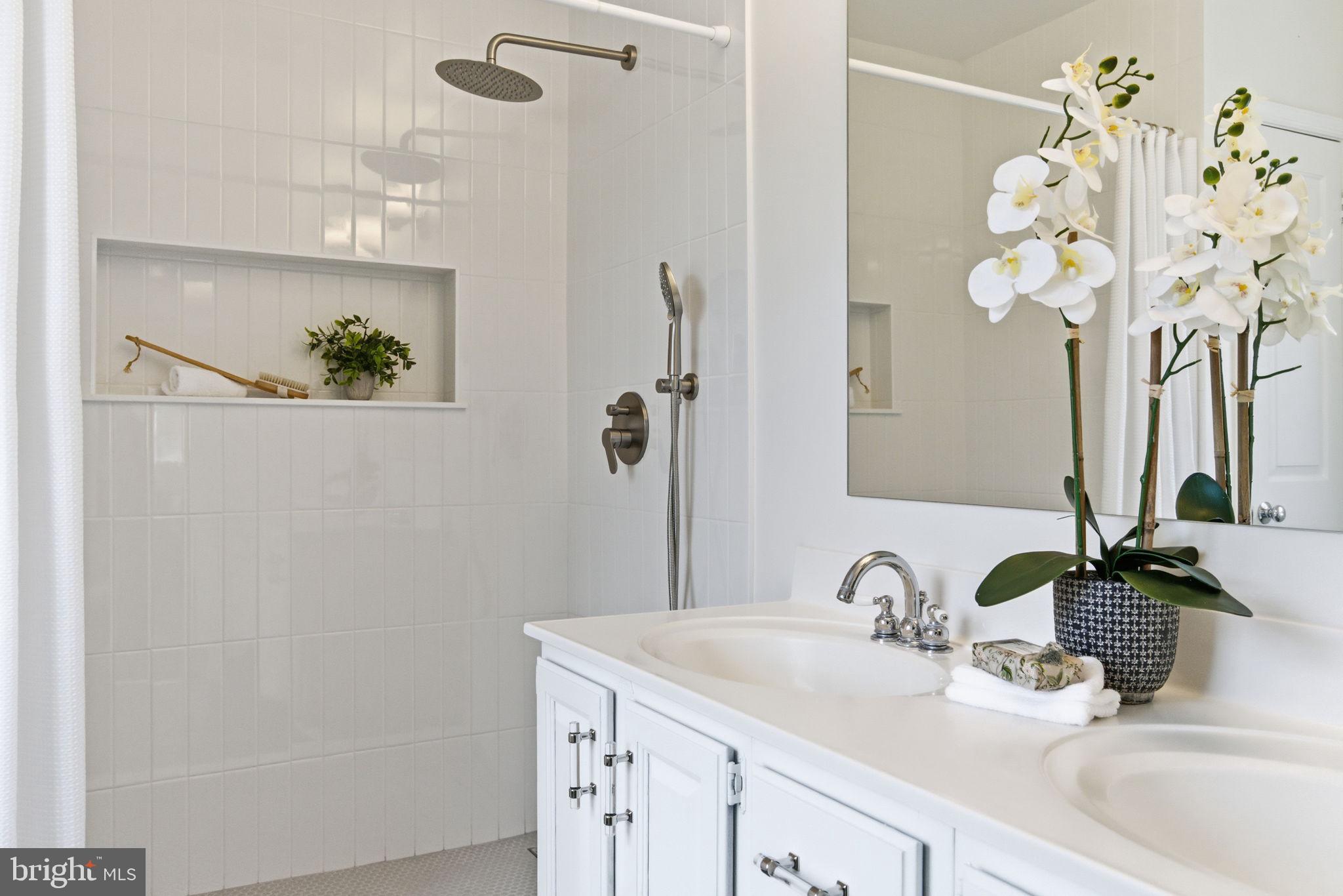 GREENWICH FOREST - Residential