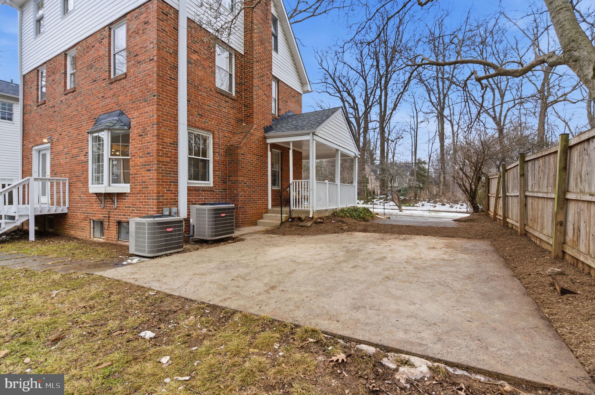 GREENWICH FOREST - Residential
