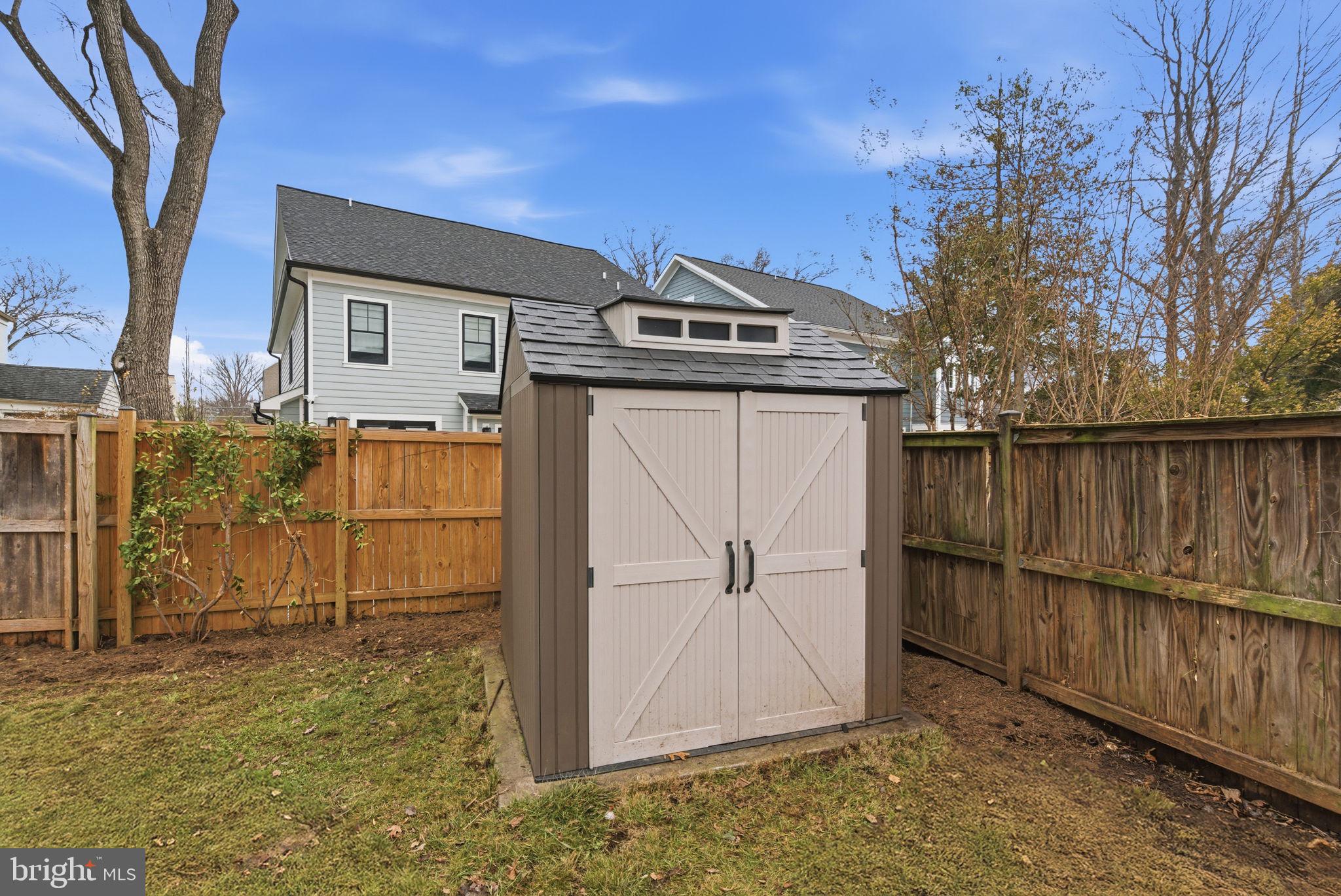 GREENWICH FOREST - Residential