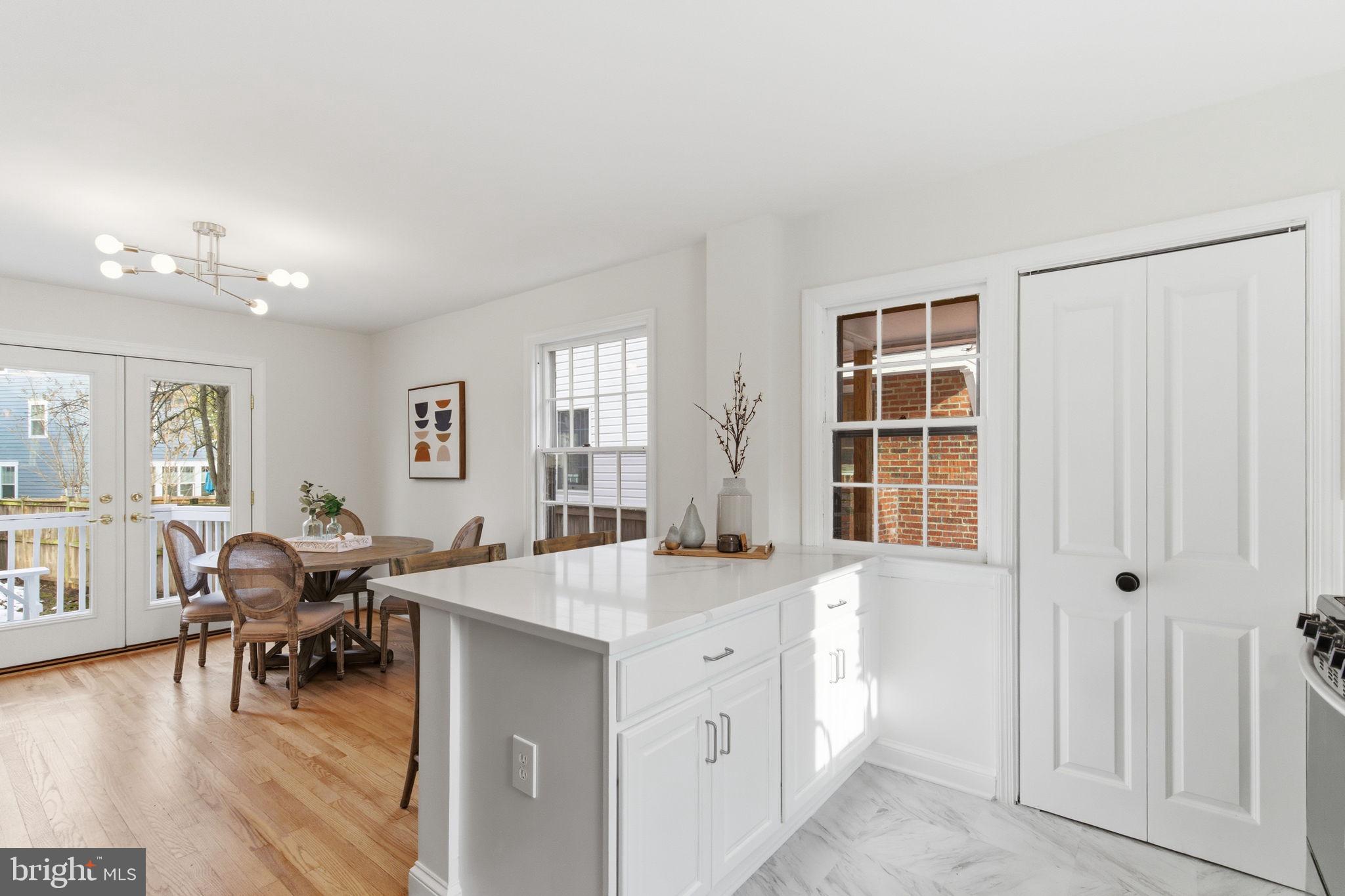 GREENWICH FOREST - Residential