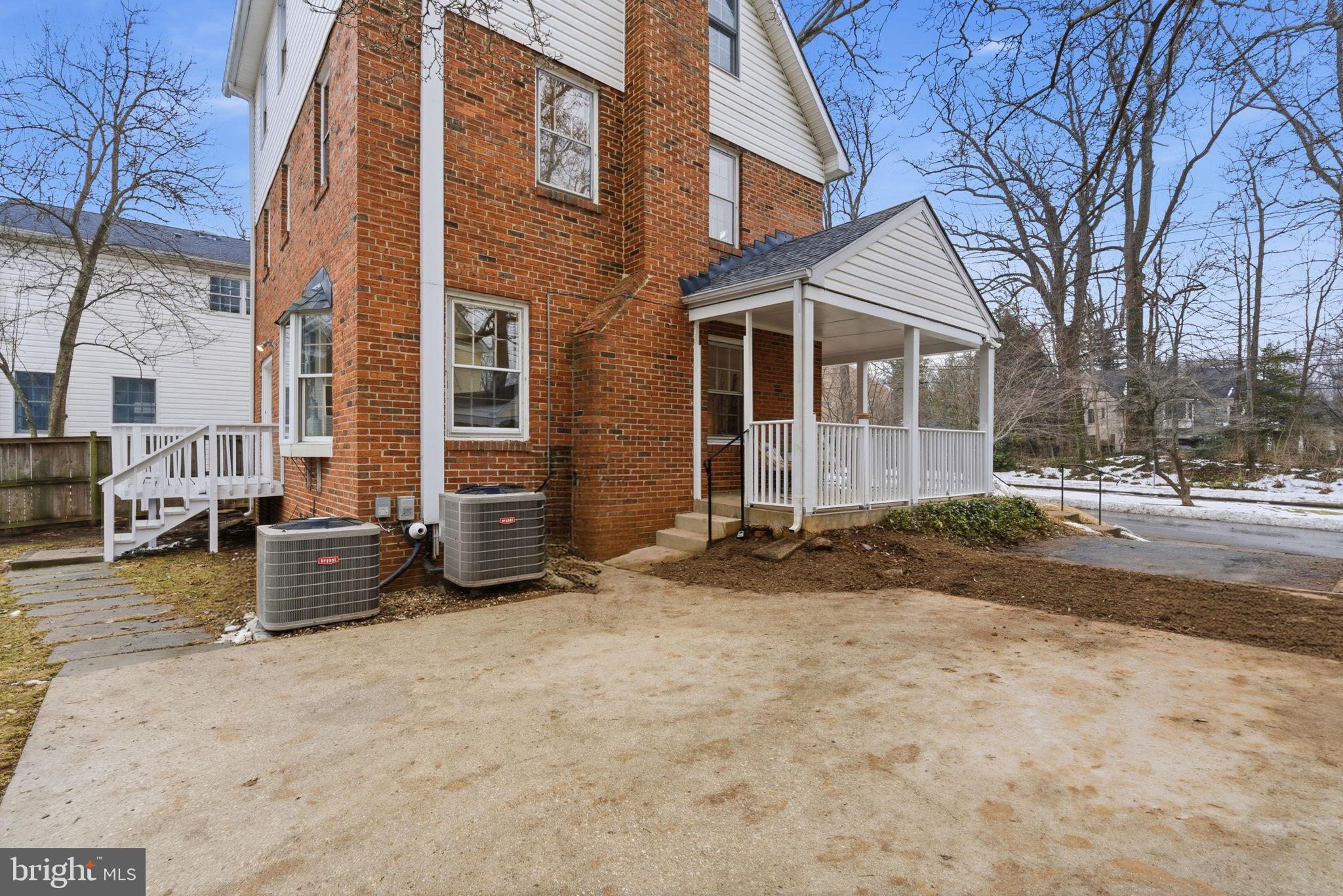 GREENWICH FOREST - Residential