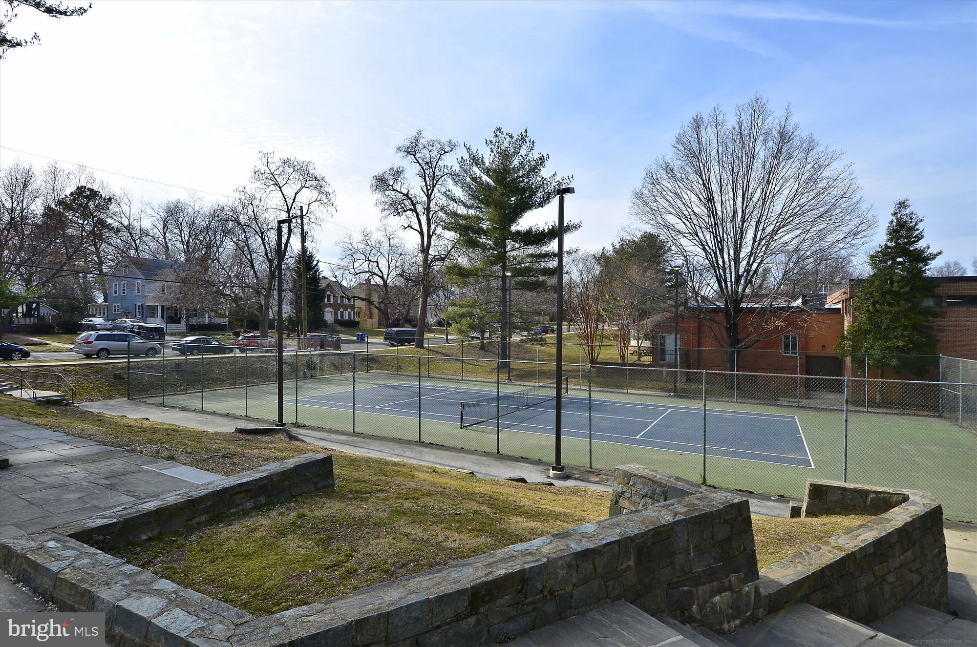 WOODSIDE PARK - Residential