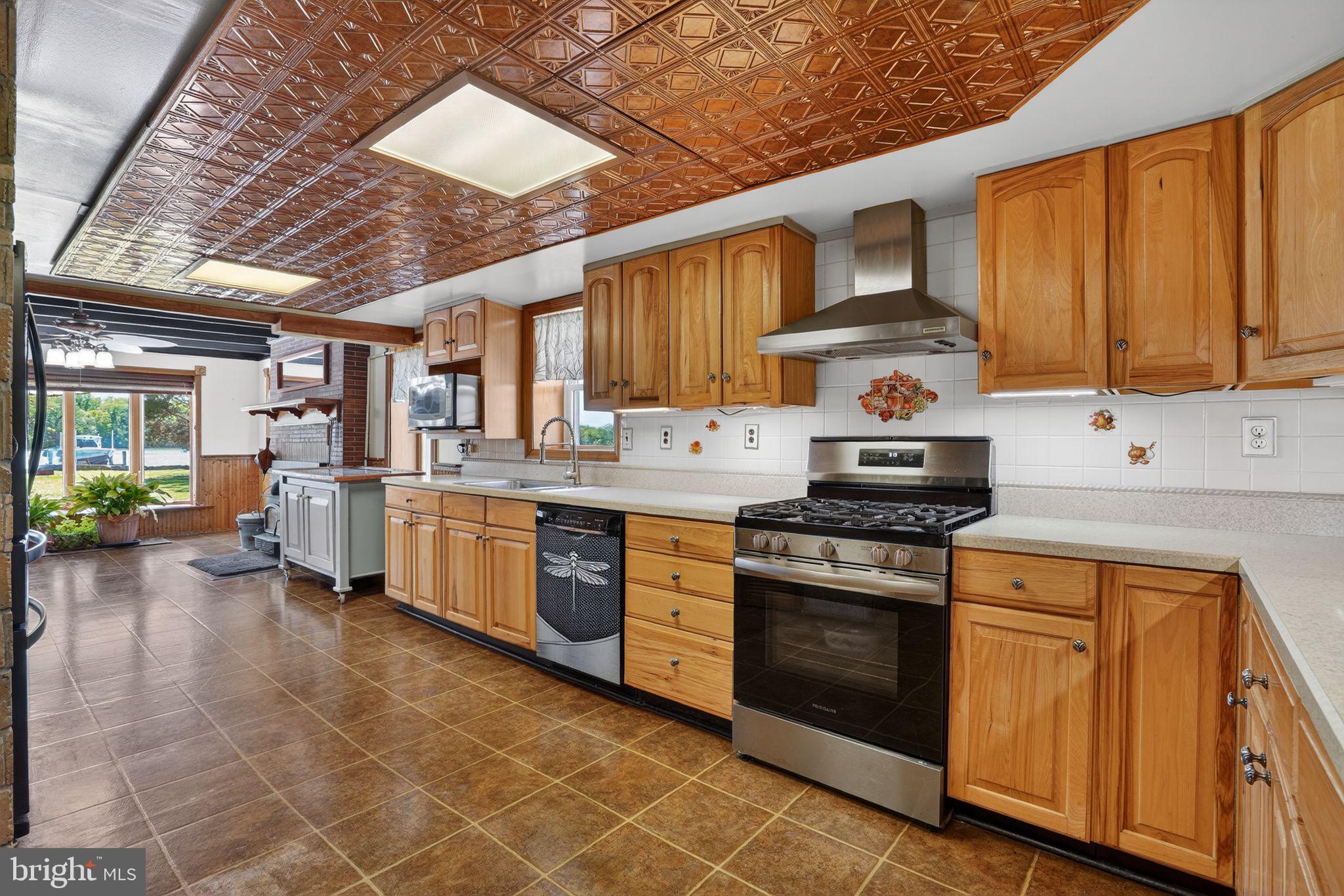 BOWLEYS QUARTERS - Residential