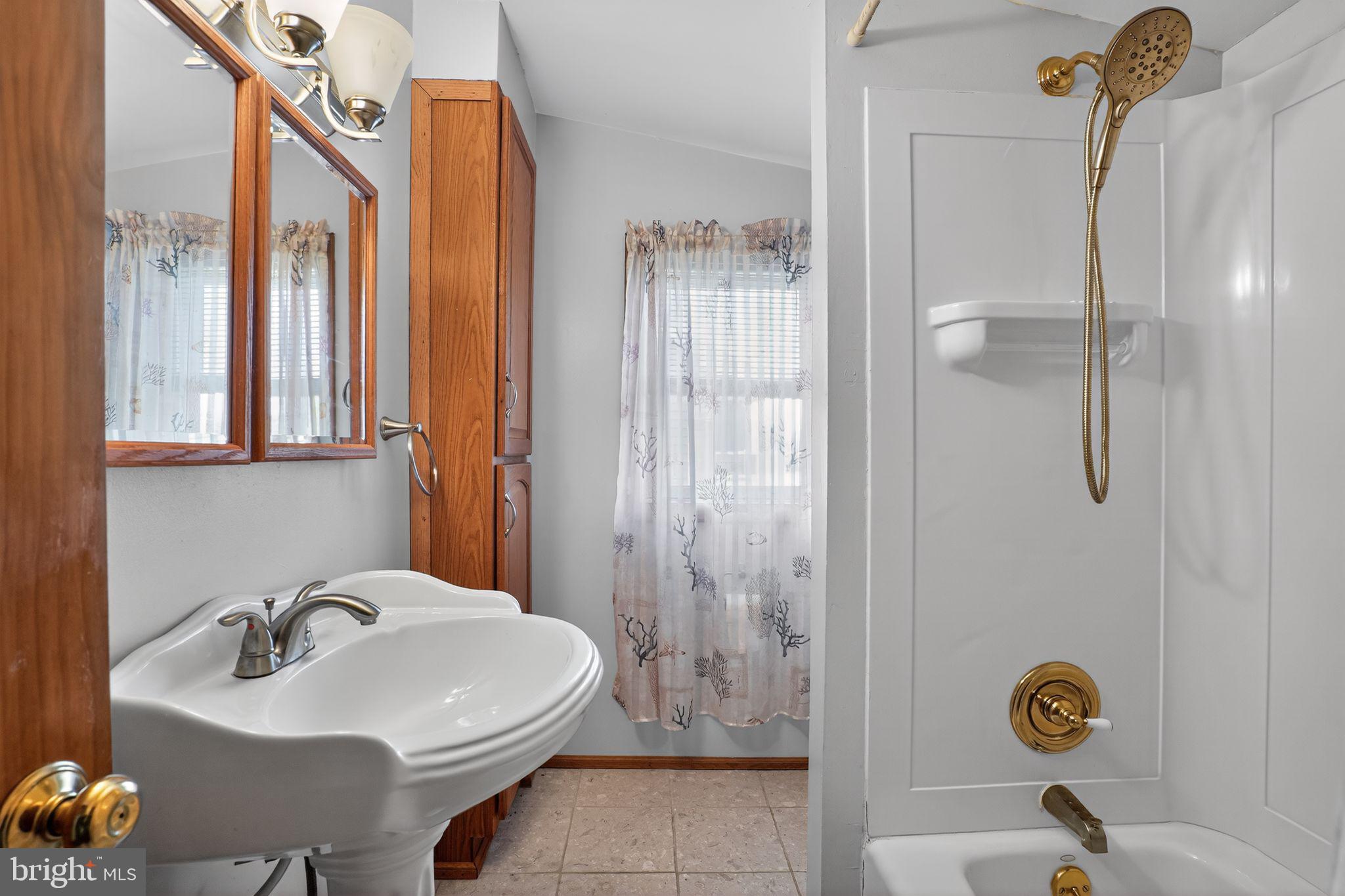 BOWLEYS QUARTERS - Residential