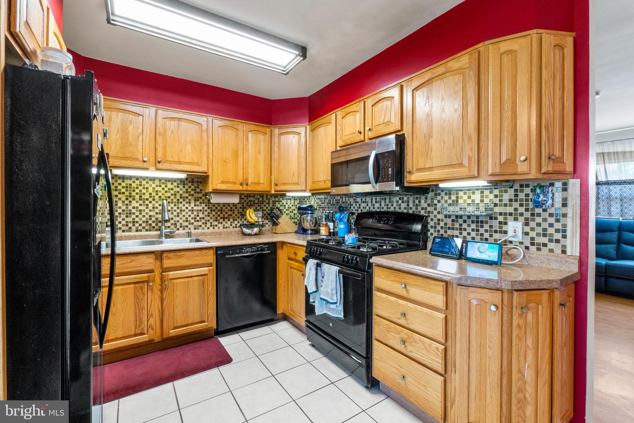 COUNTRY CLUB ESTATES - Residential