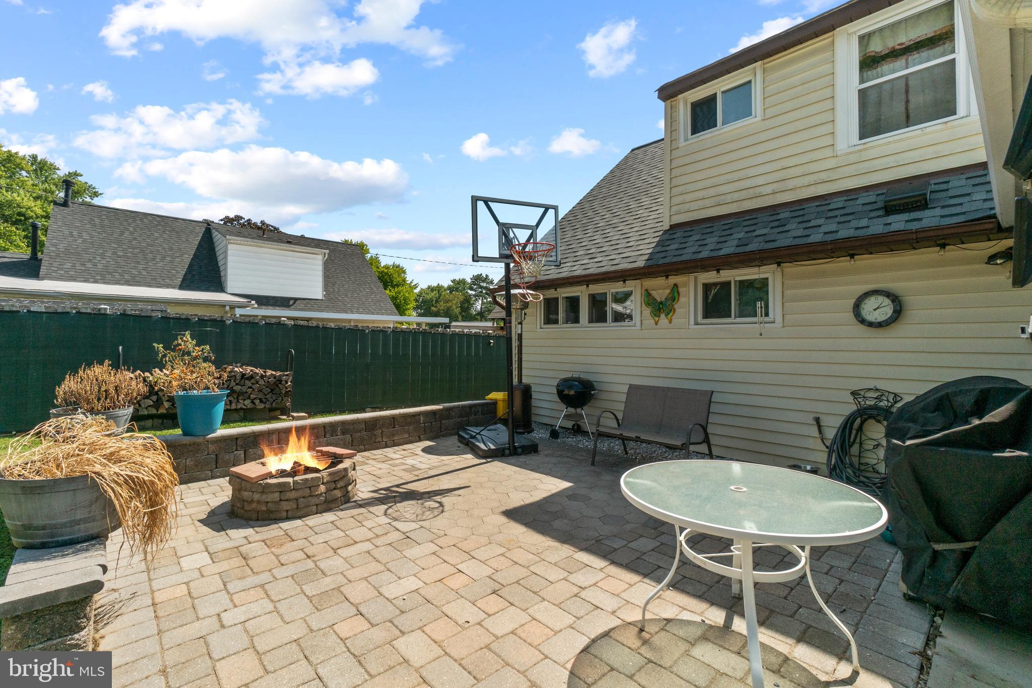 COUNTRY CLUB ESTATES - Residential