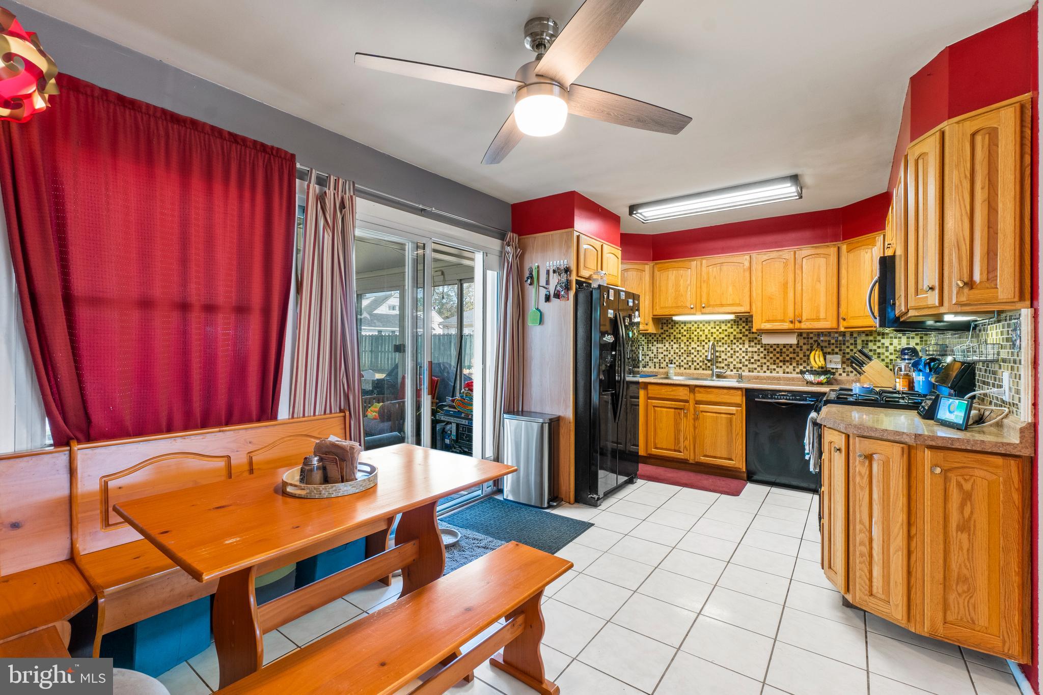 COUNTRY CLUB ESTATES - Residential