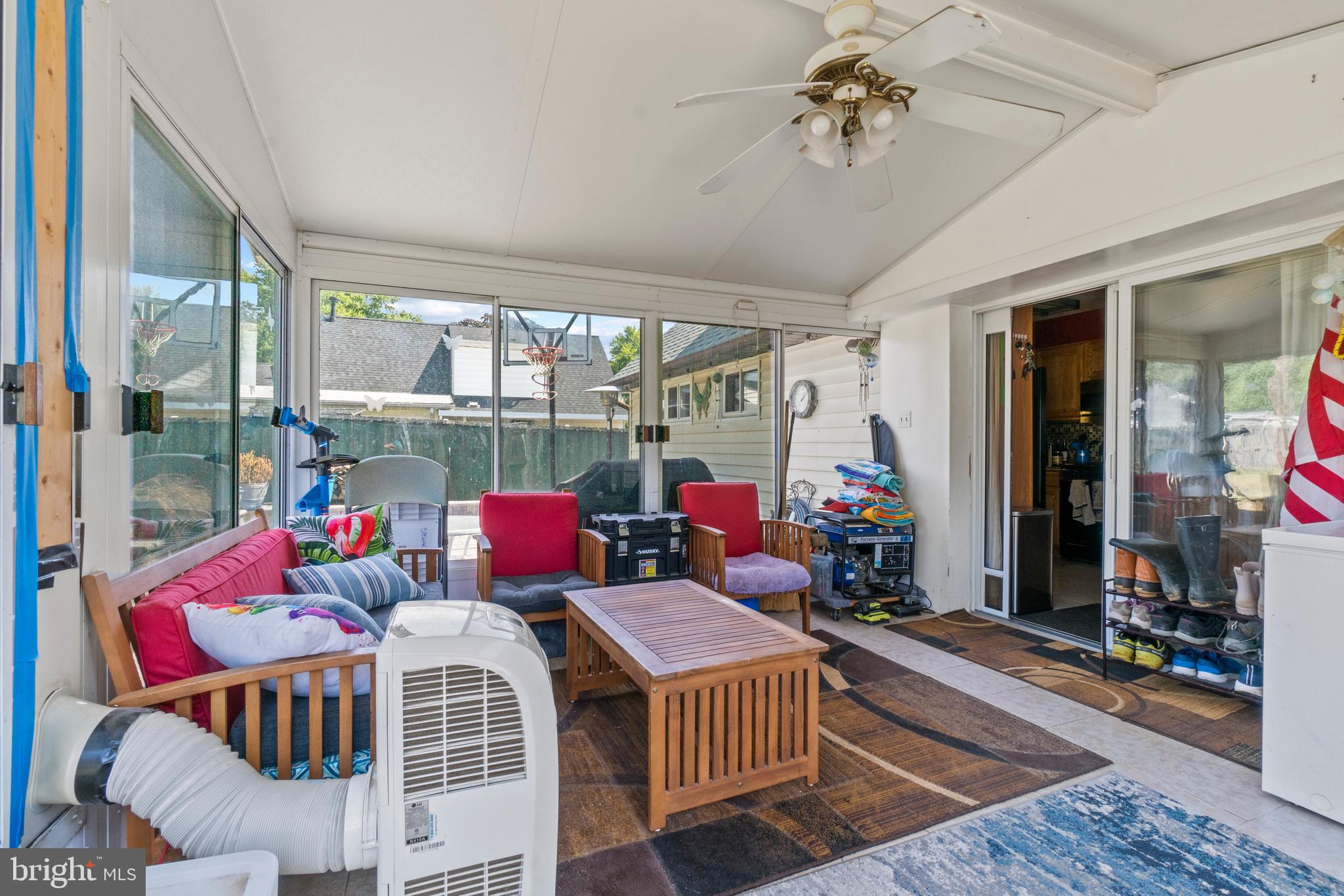 COUNTRY CLUB ESTATES - Residential